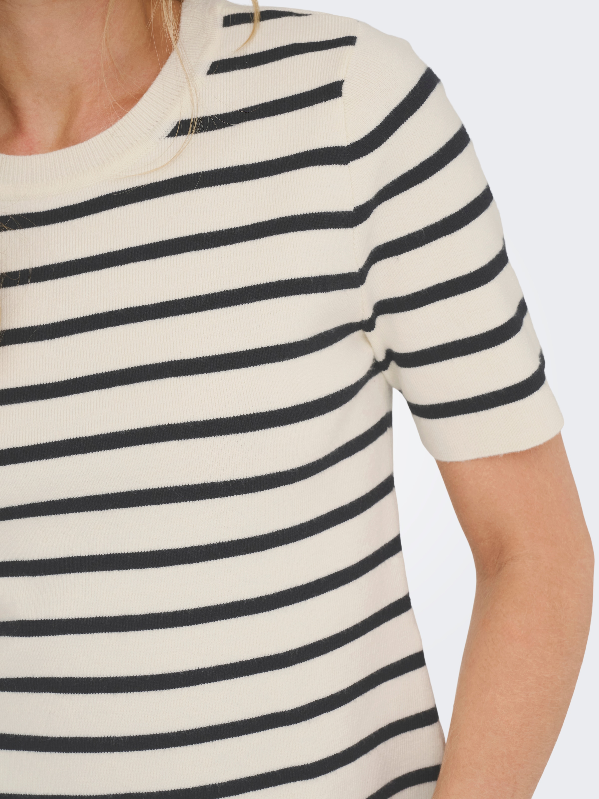 ONLY Pull à manches courtes »ONLFIE 2/4 PULLOVER NOOS KNT«