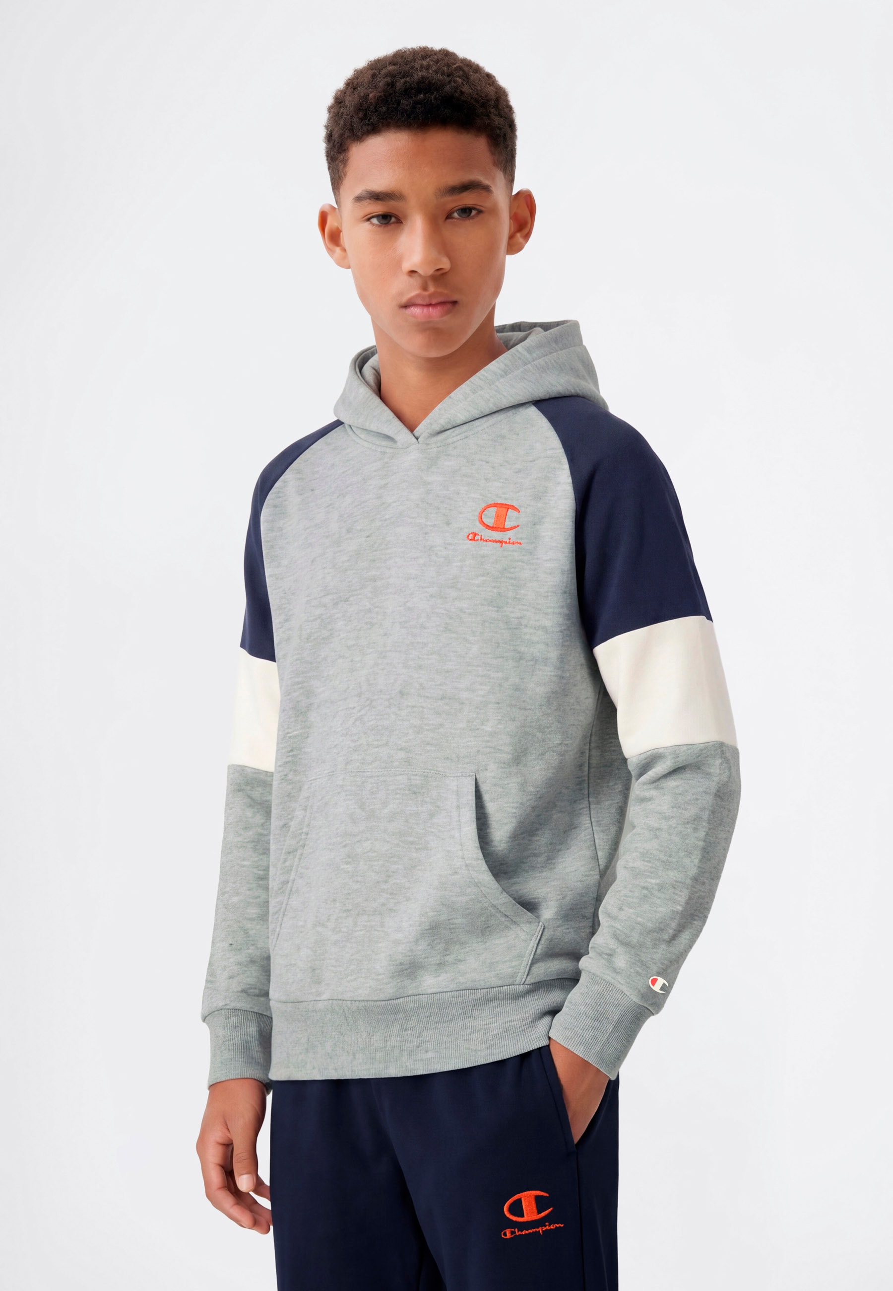 Image of Champion Kapuzensweatshirt "SPORTWEAR HOODIE Standard Fit", mit Langarm-Design, aus Baumwolle und Polyester