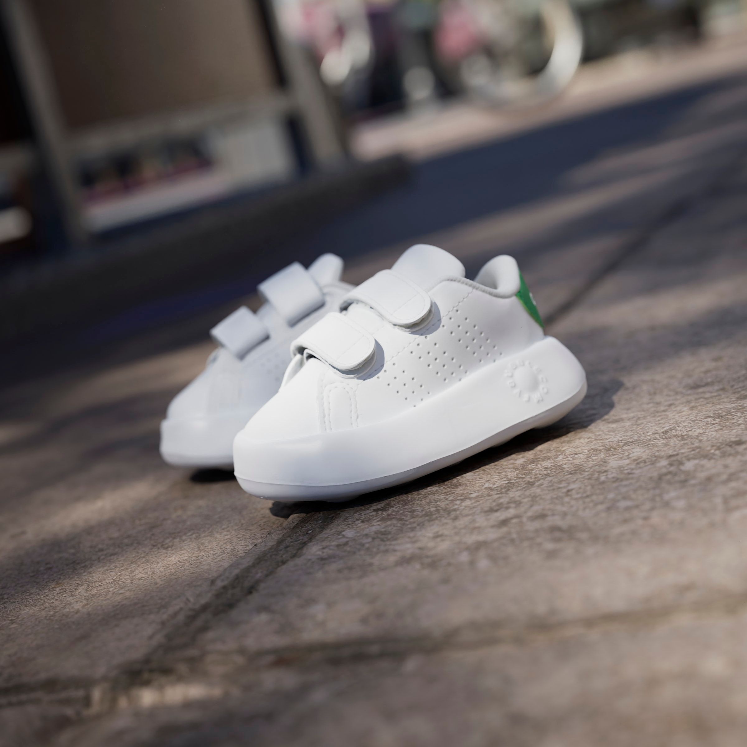 adidas Sportswear Chaussures à scratch »ADVANTAGE KIDS«  Design auf den Spuren des adidas Stan Smith, für Kinder