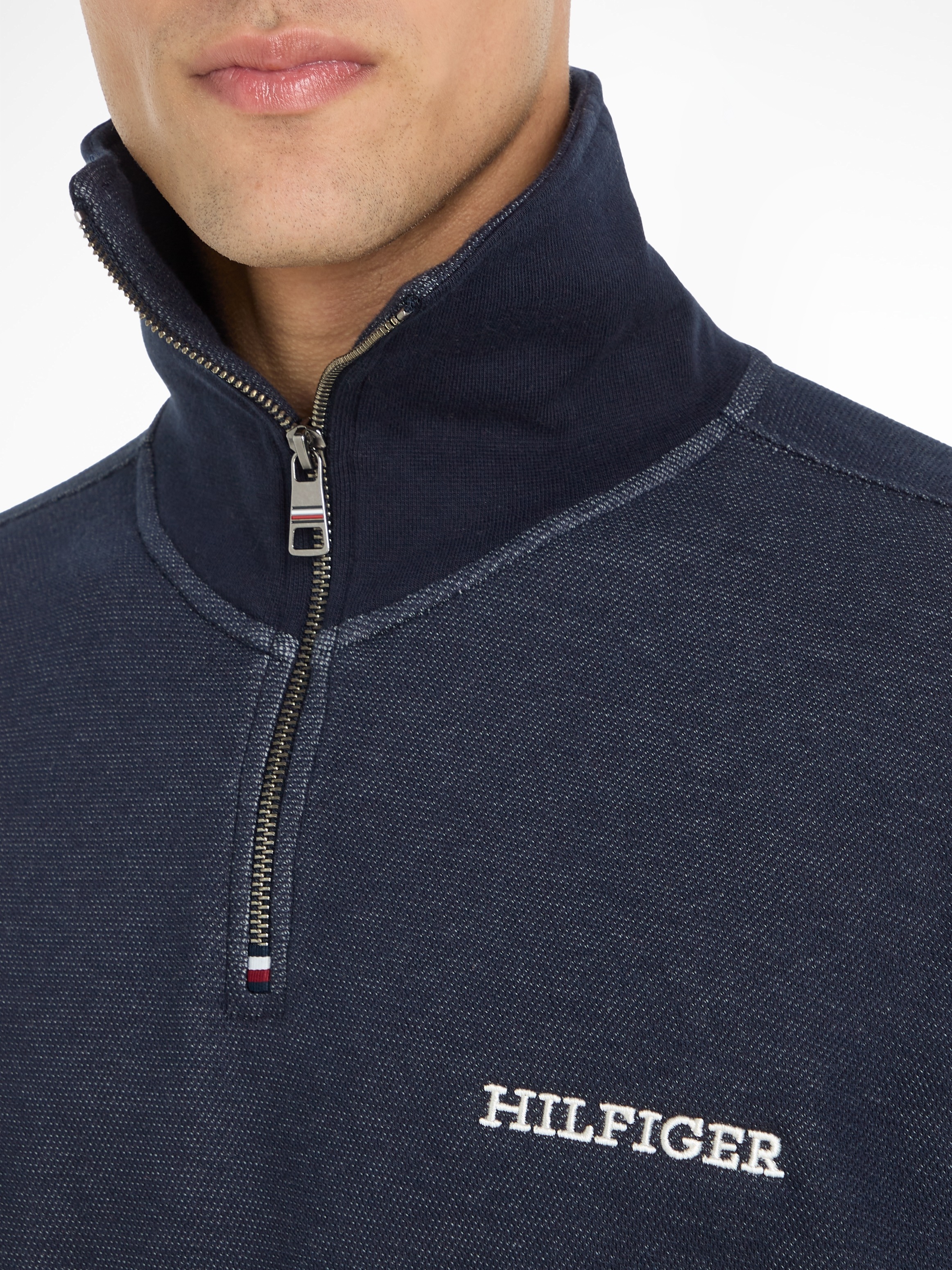 Tommy Hilfiger Sweatshirt »MONOTYPE HONEYCOMB 1/4 ZIP«, Tommy Hilfiger Flag-Stickerei am Reissverschluss und Rücken