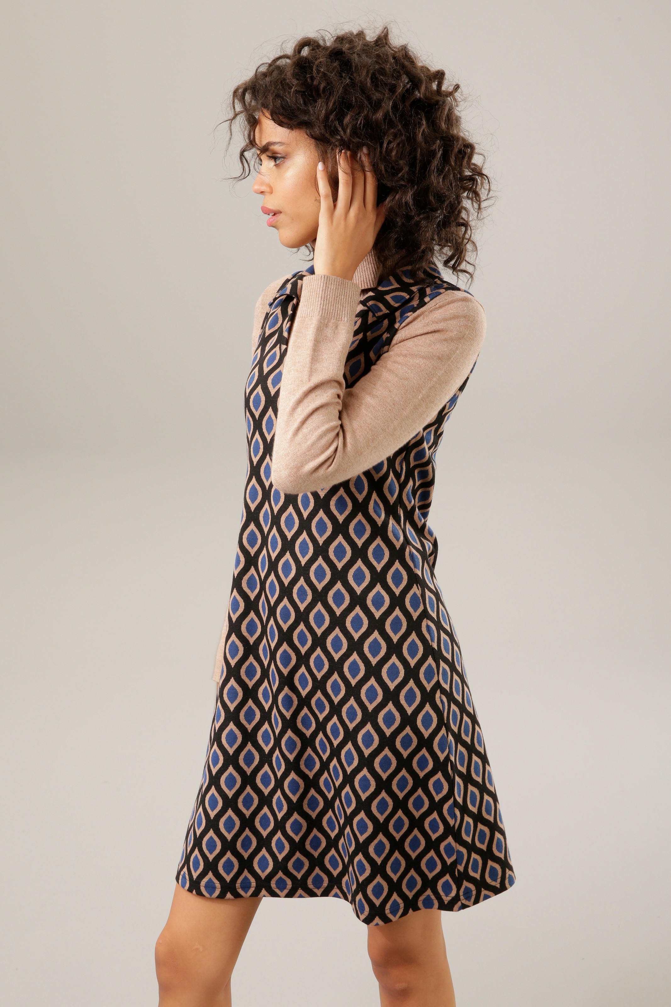 Aniston CASUAL Minikleid, Retro-Stil Muster sur im graphischem Découvrir mit