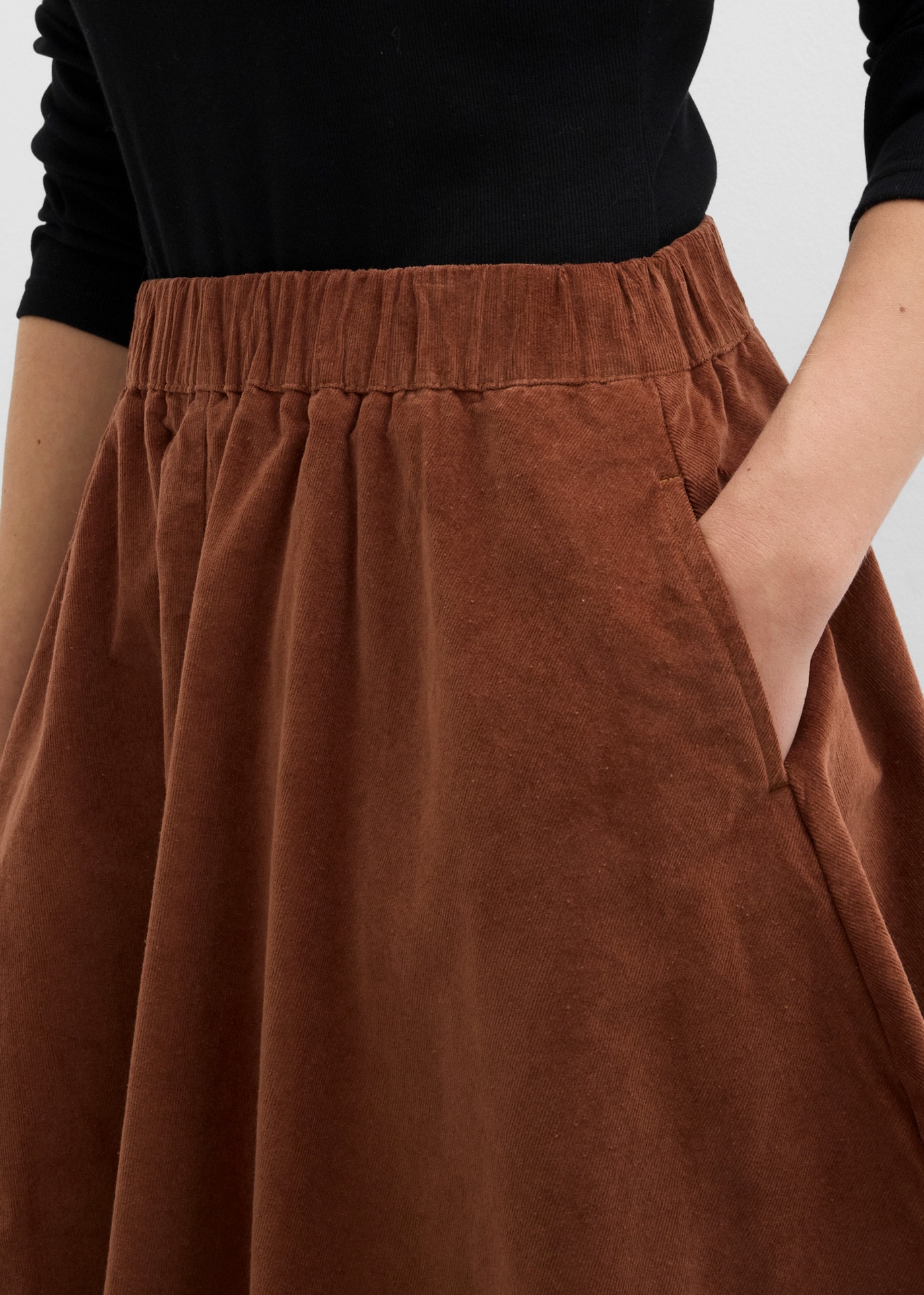 bonprix Jupe en velours Coupe ample, avec ceinture élastique
