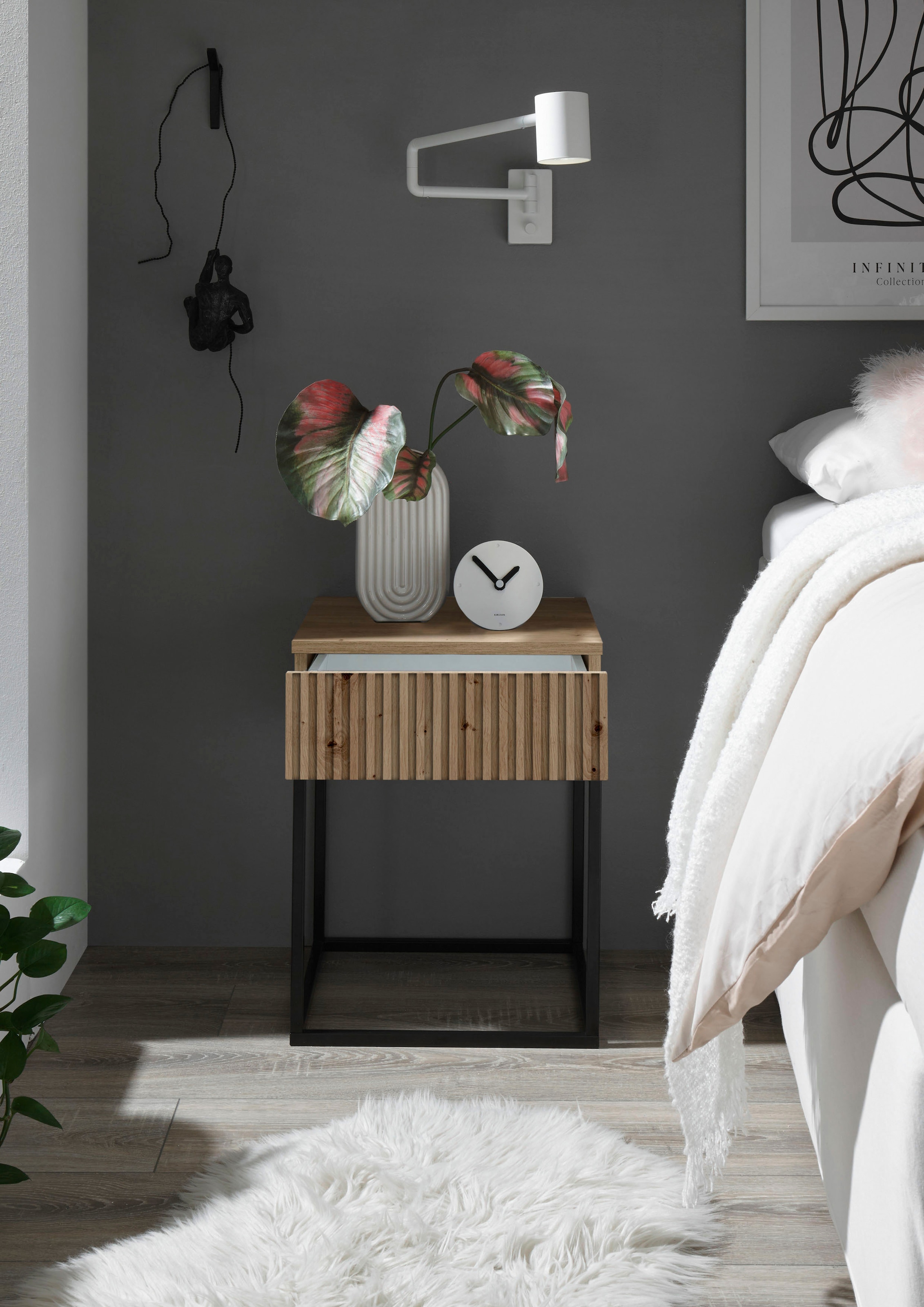 Schlafkontor Nachtkommode »Marle Nachtkonsole, Nachtkästchen auf Metall-Fussgestell« Schubkasten in Rillenoptik auf schwarzem Metallgestell