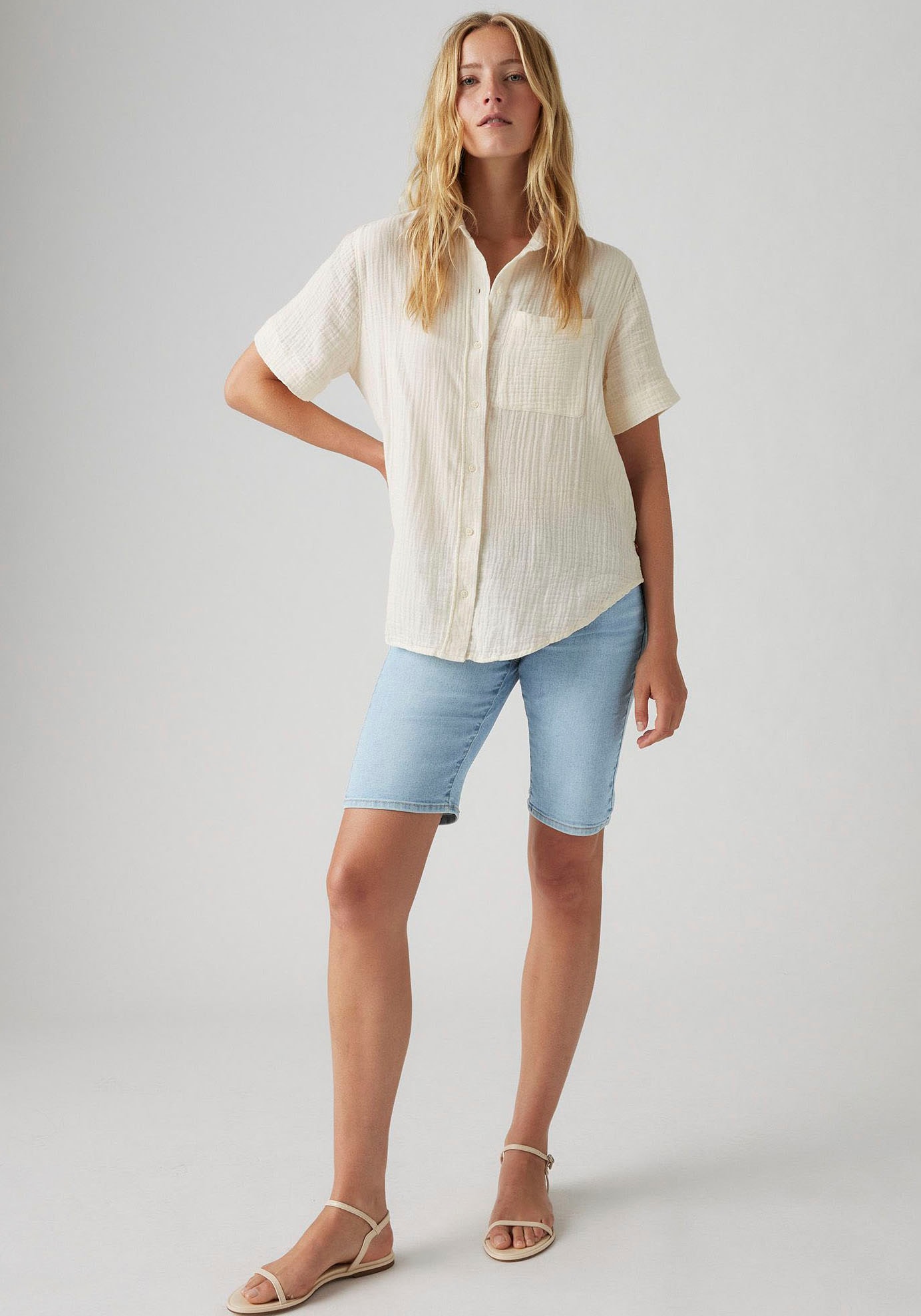 Levi's® Shorts »SHAPING BERMUDA«, im Five-Pocket Style