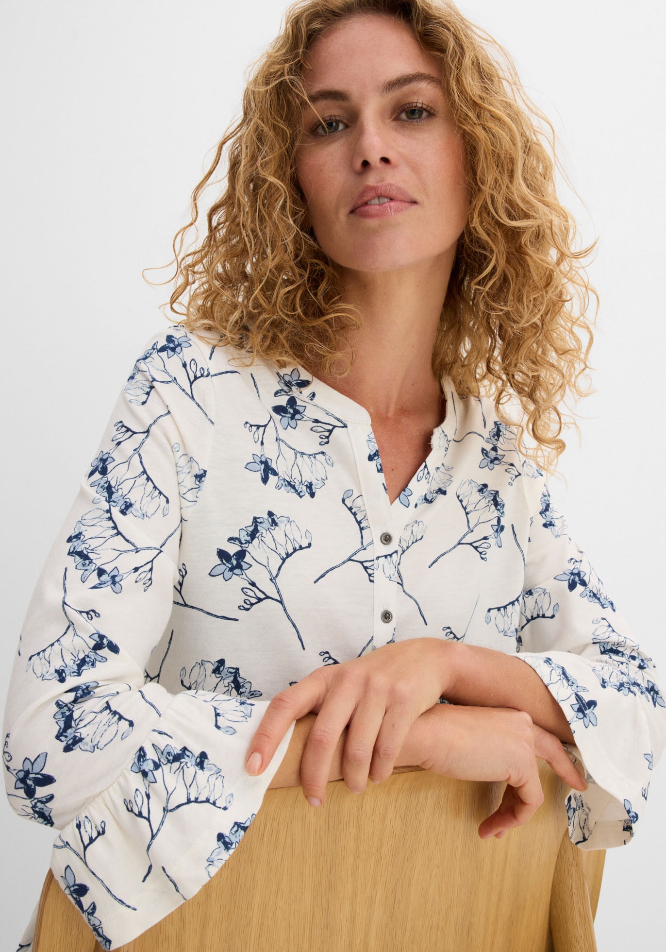 bonprix Blouse à pression ausgestellte Passform, 3/4-Ärmel, für Frühling und Sommer