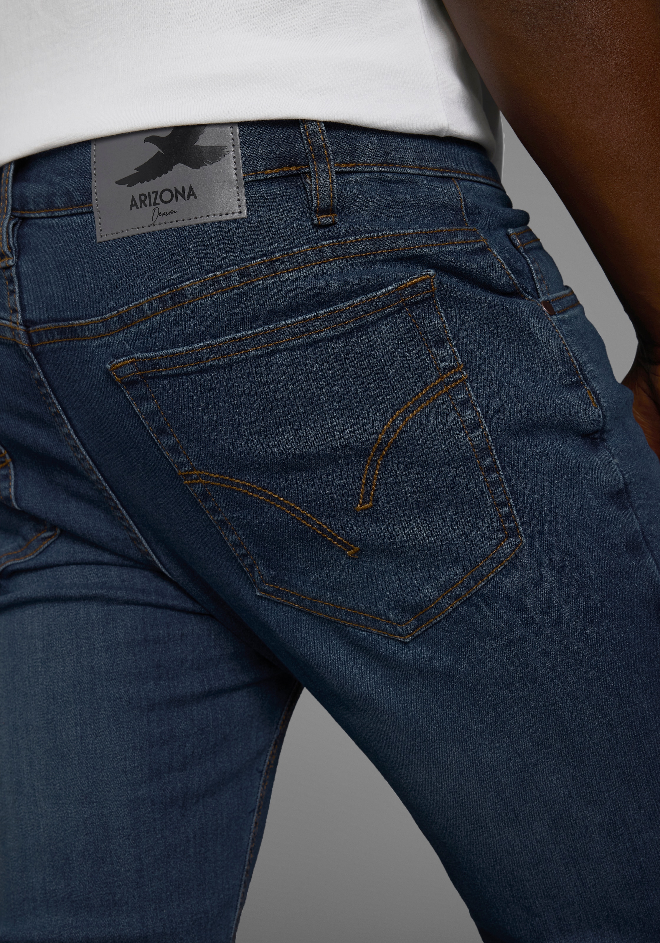 Arizona Straight-Jeans, gerade Beinform, dezente Used-Waschung, niedrige Leibhöhe
