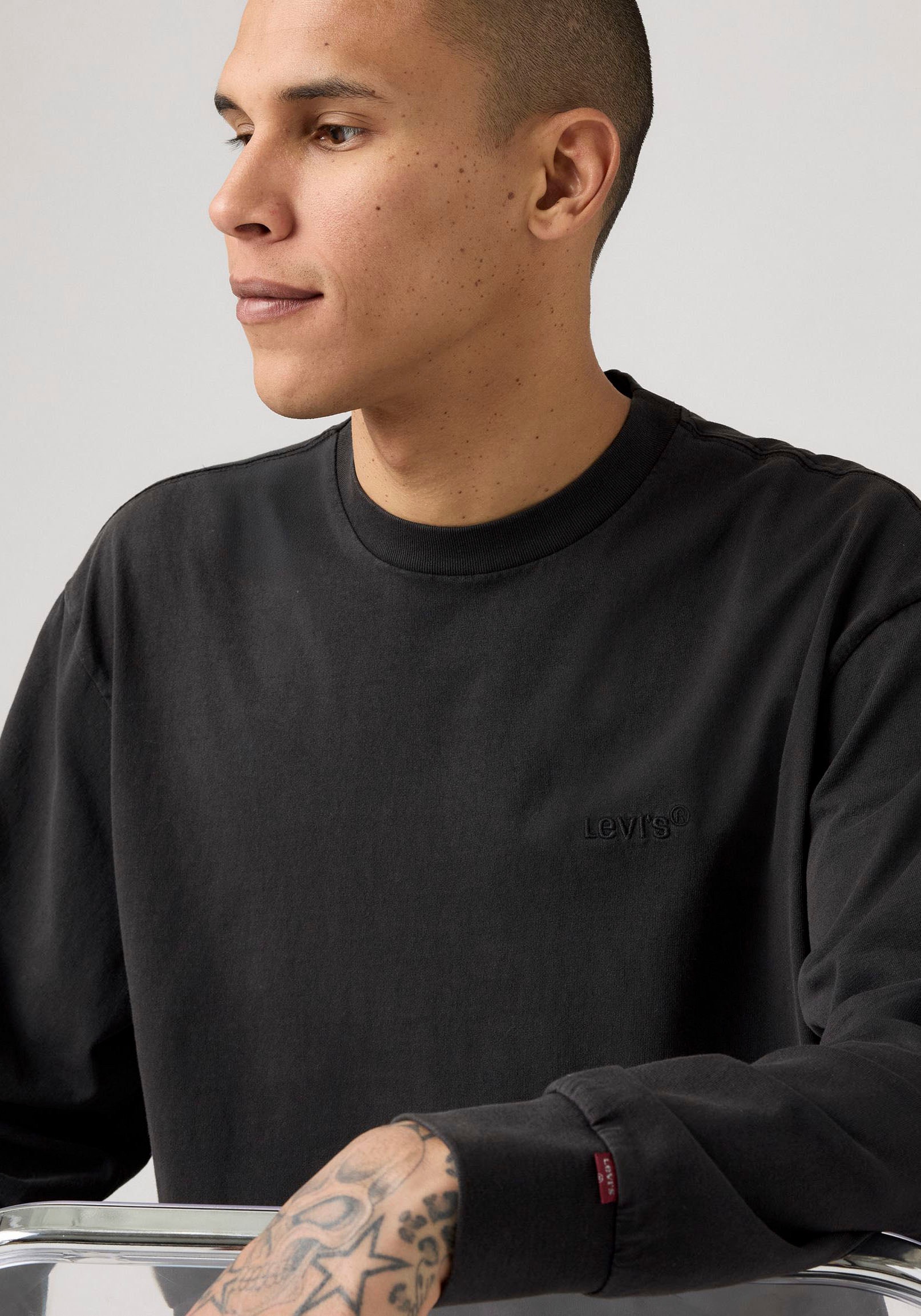 Levi's® Langarmshirt GARMENT- Färbung