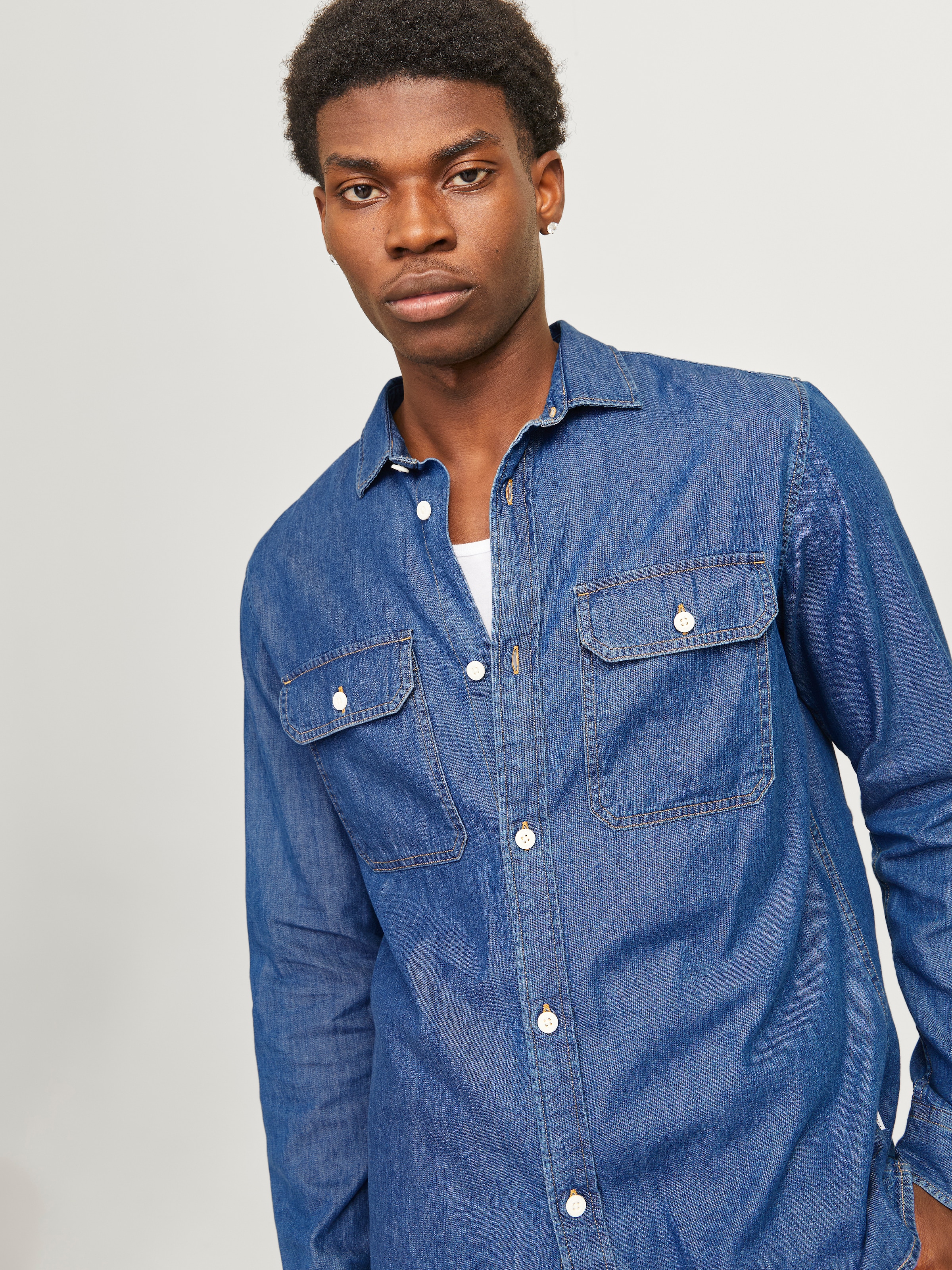 Jack & Jones Langarmhemd »JJETRAVIS SHIRT LS NOOS«, mit Brusttaschen