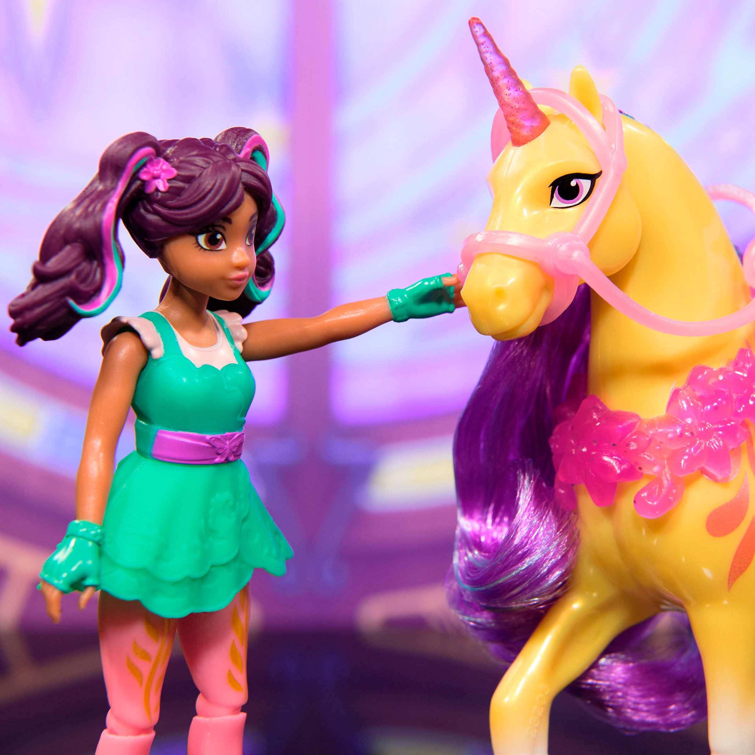 Spin Master Poupée à habiller »Unicorn Academy - Ava & Einhorn Leaf« mit echter Mähne