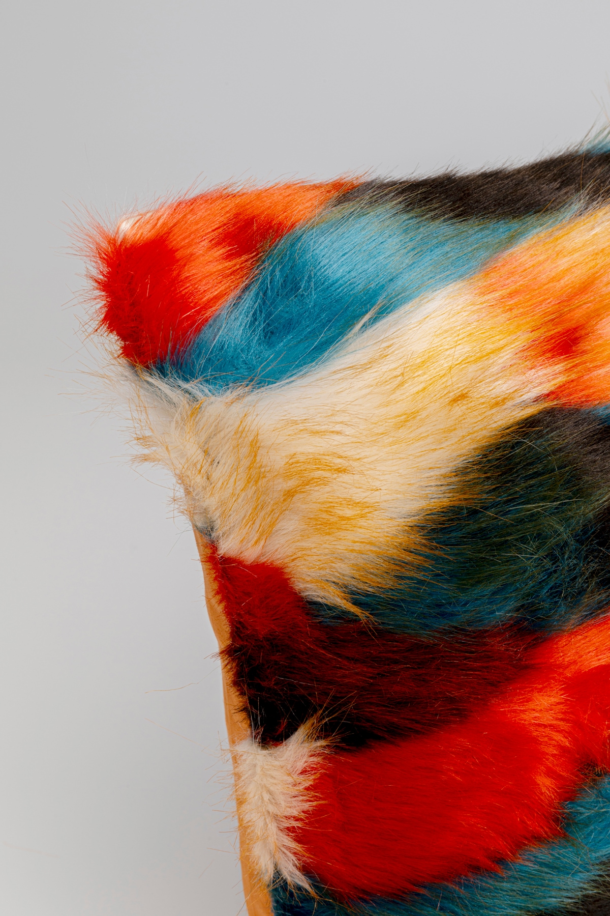 Kare Design Coussin décoratif »Glammer Colore, Kissenhülle mit Füllung, 45x45 cm« stützt Kopf und Nacken angenehm und sorgt für erholsamen Schlaf