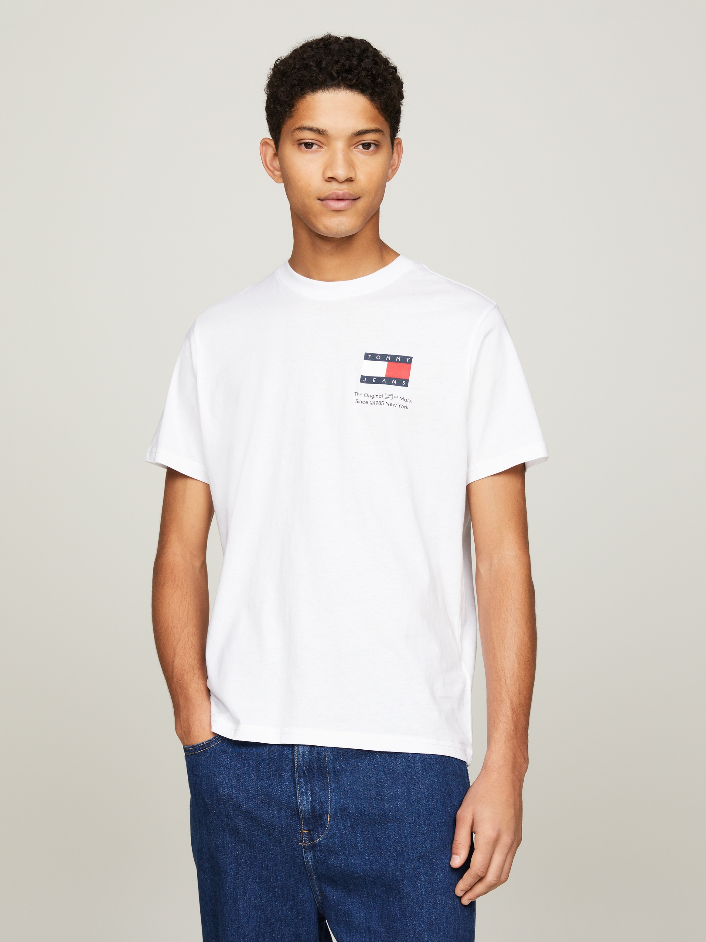Tommy Jeans T-Shirt »TJM SLIM 2PACK S/S FLAG DNA TEE«, (Packung, 2er), mit grossem Logodruck auf der Brust
