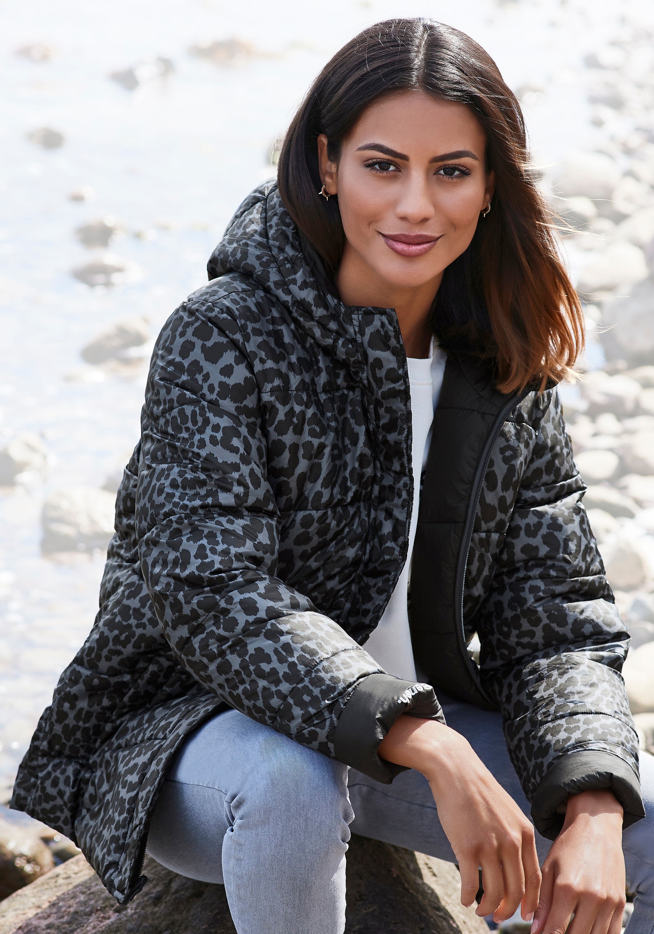 Image of Bench. Wendejacke, in Uni oder Leo-Muster, mit Taschen und Kapuze bei Ackermann Versand Schweiz