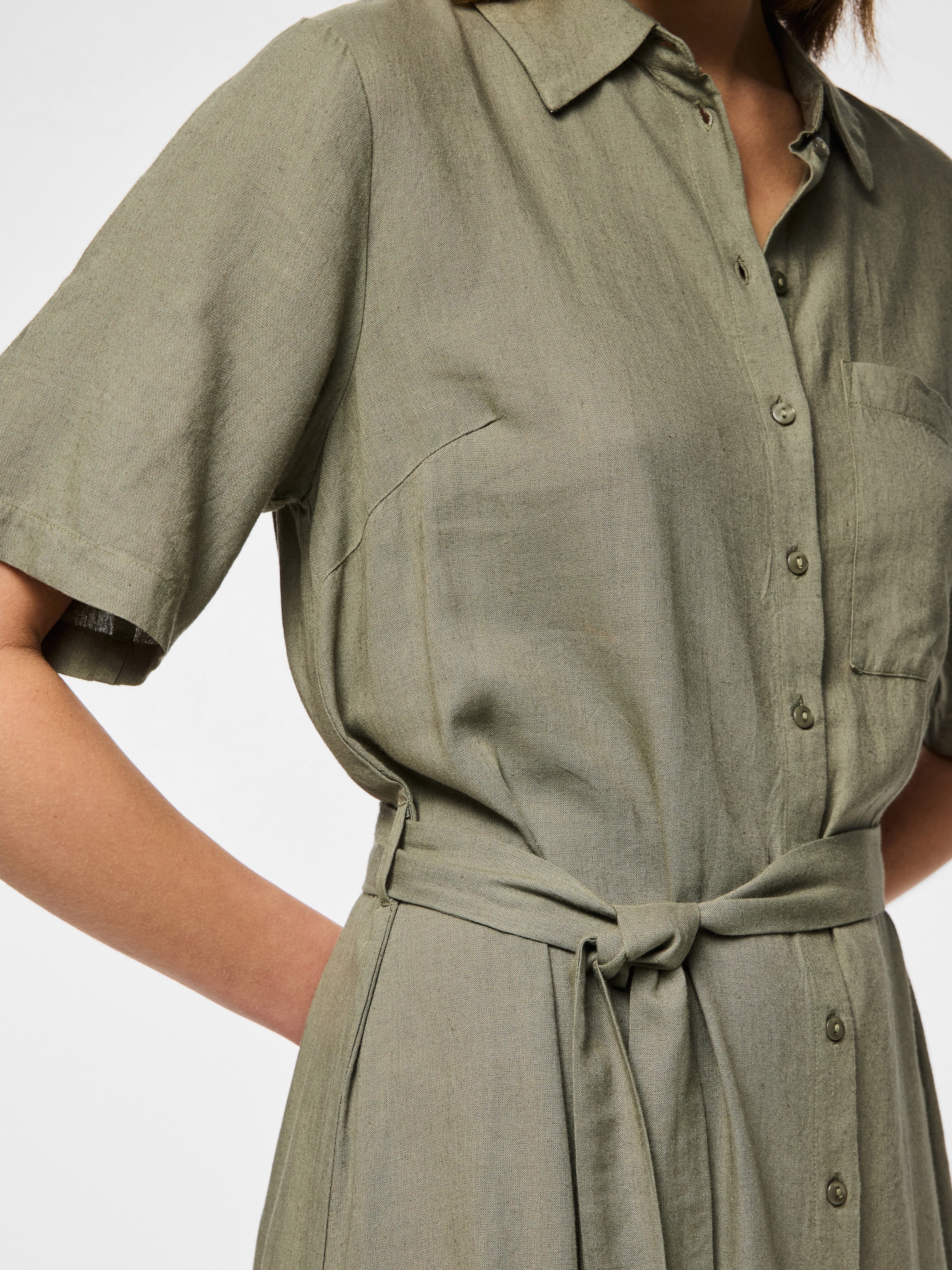 pieces Robe chemisier »PCPIA 2/4 MIDI SHIRT DRESS WVN NOOS« Poche poitrine avec ceinture à nouer