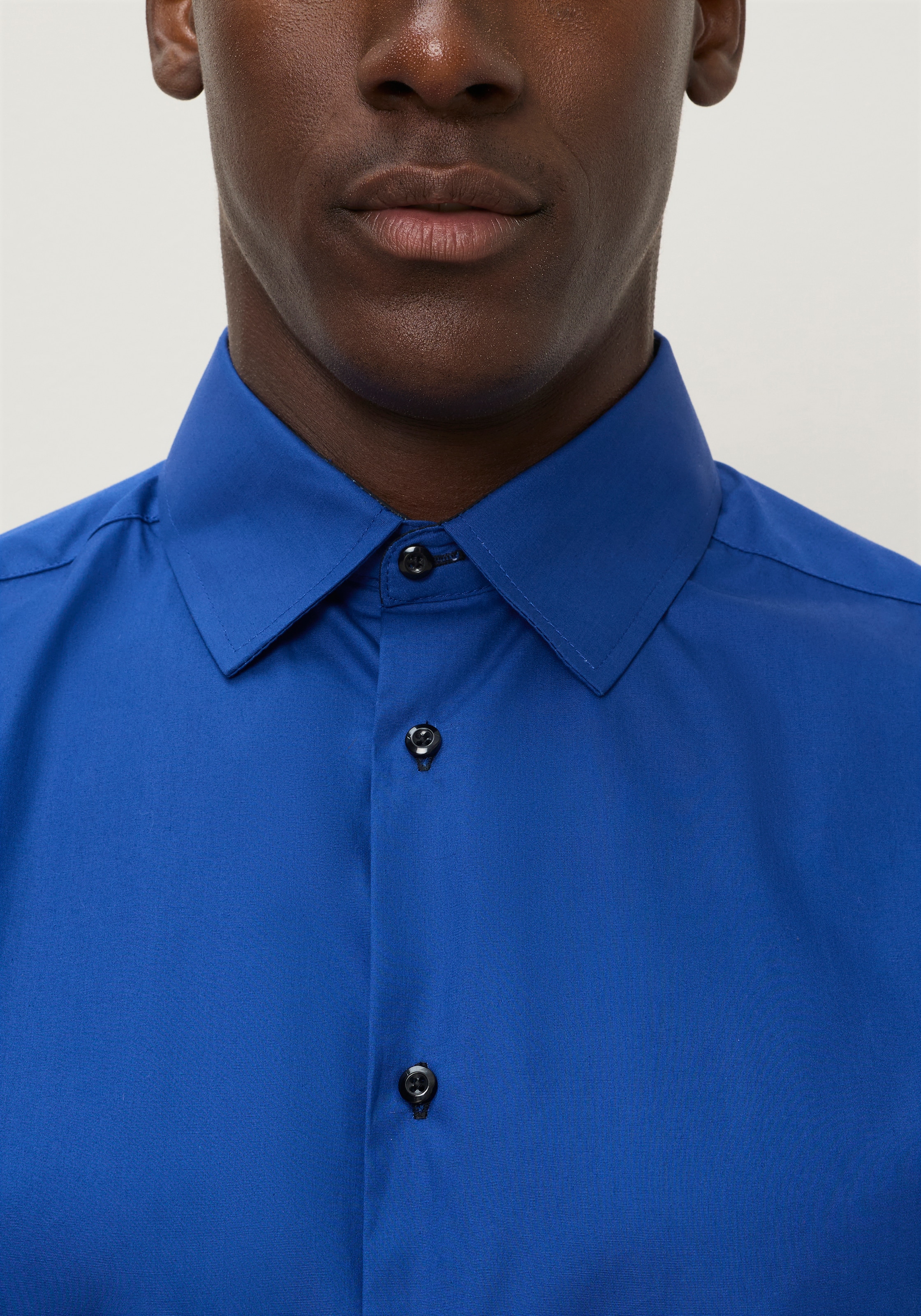 Bruno Banani Chemise à manches longues coupe cintrée, avec col Kent, en coton