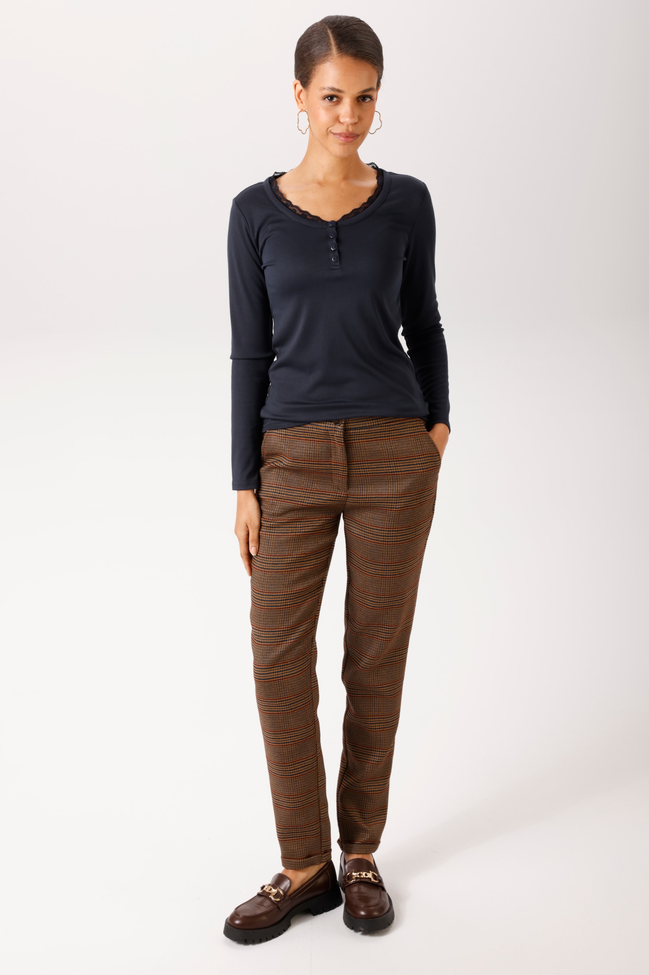 Aniston CASUAL T-shirt à manches longues avec dentelle ondulée au col rond - NOUVELLE COLLECTION