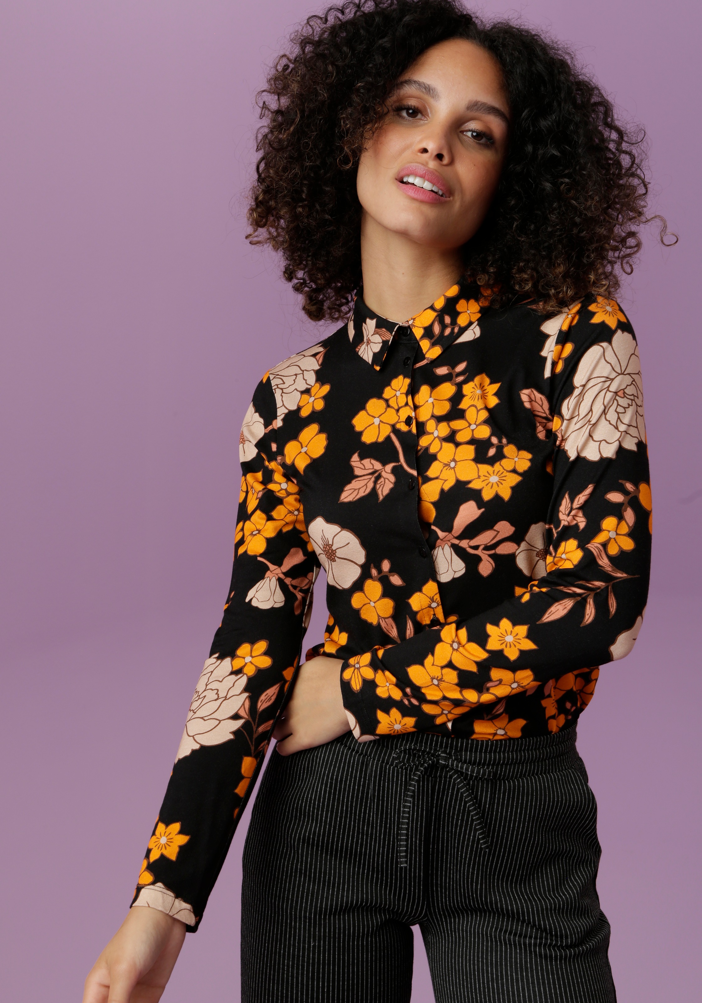 Image of Aniston SELECTED Hemdbluse, mit farharmonischem Blumendruck bei Ackermann Versand Schweiz