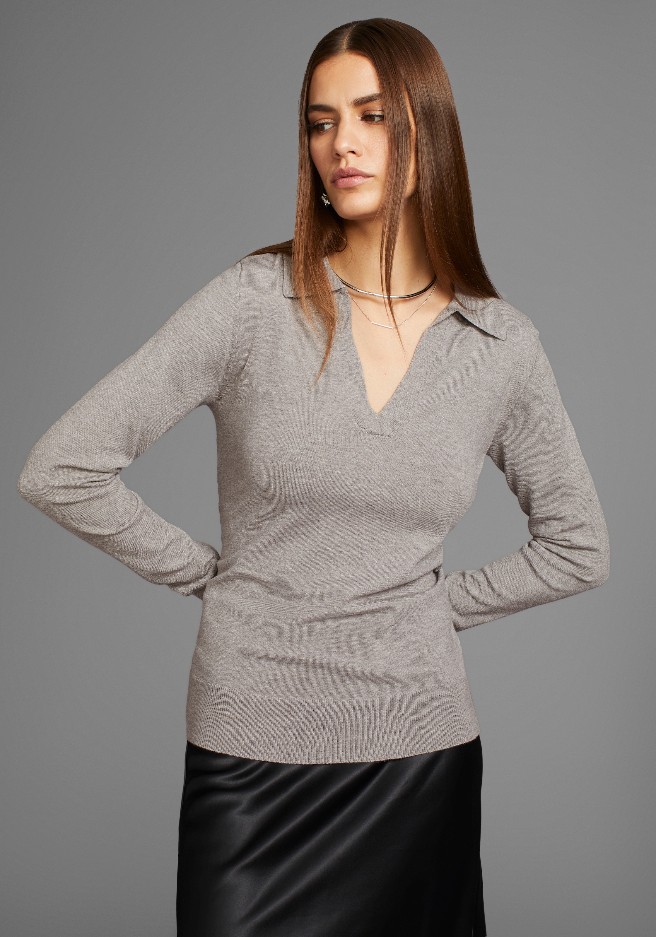 Polokragenpullover, mit elegantem V-Ausschnitt