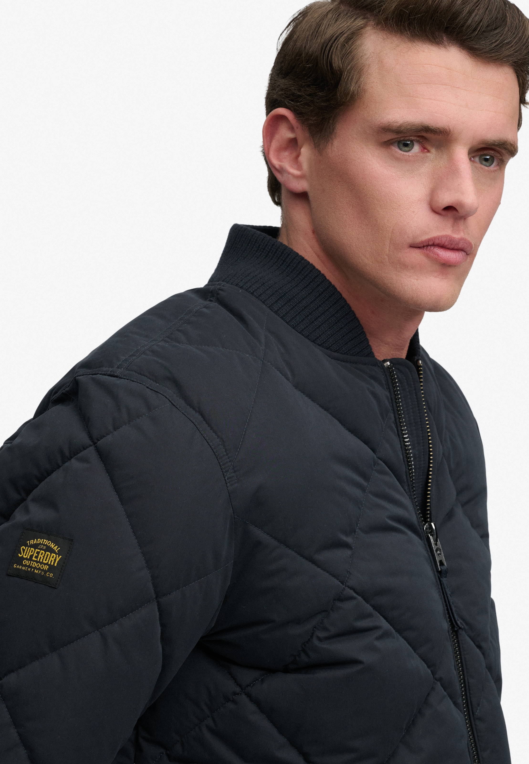 Superdry Steppjacke »DIAMOND QUILT JACKET« Regular Fit, mit Reissverschluss, aus Polyester und Kunstfaser