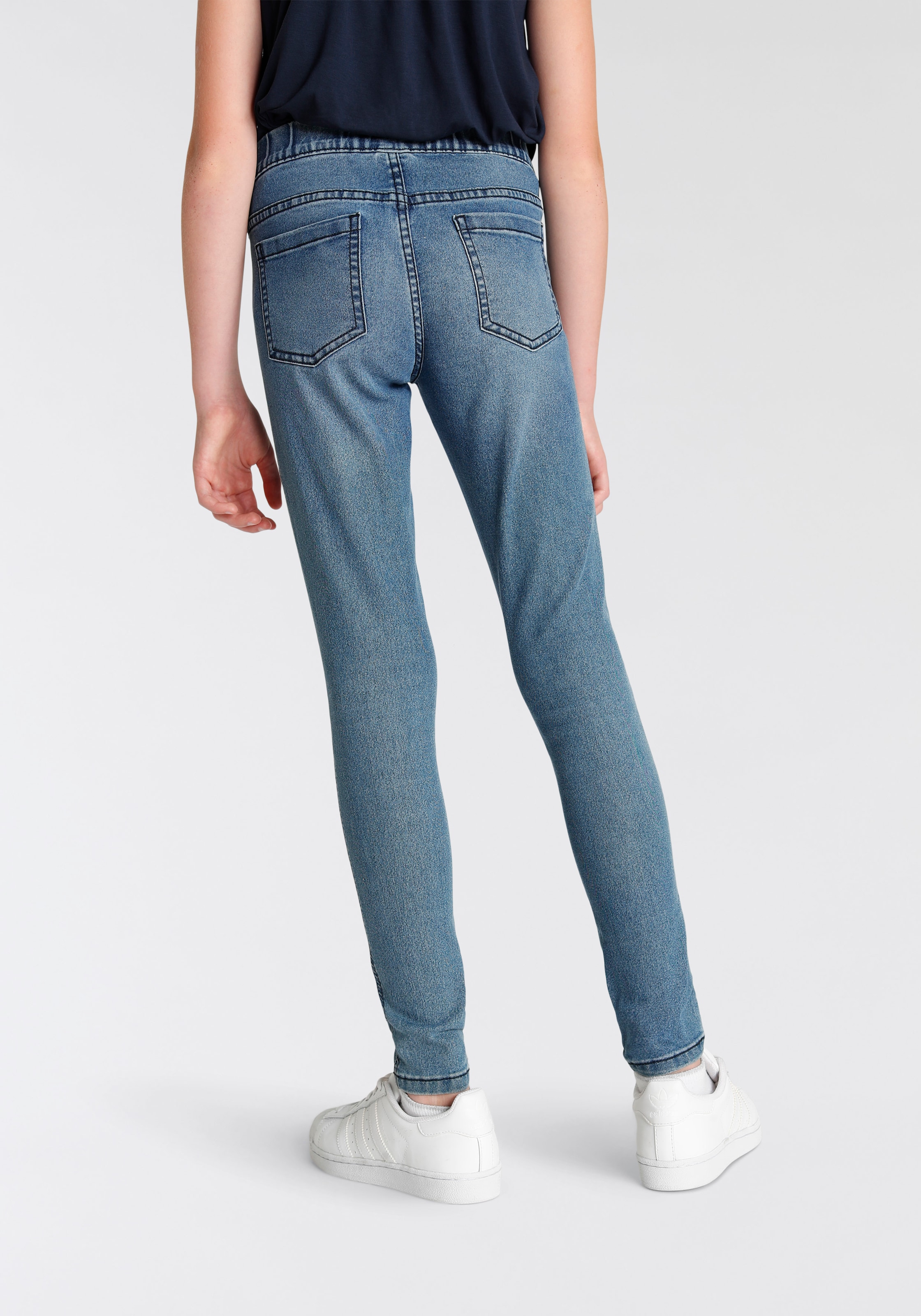 KIDSWORLD Jeggings en jeans », Stetch-Jeans mit schmalem Bein« schmale Beinform,  mit Gummizug,  lang,  mit aufgesetzten Taschen