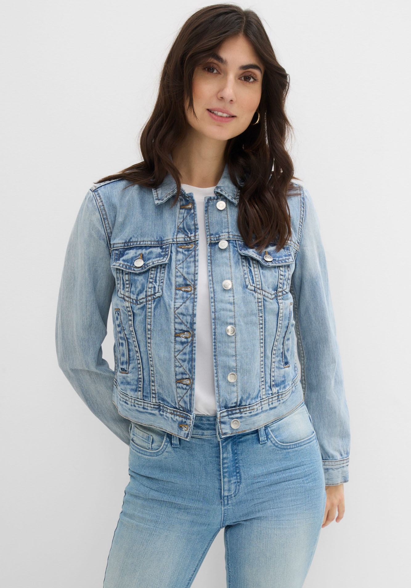 Image of bonprix Jeansjacke casual Stil, aus Baumwoll-Denim, schmale Passform, coole Waschung