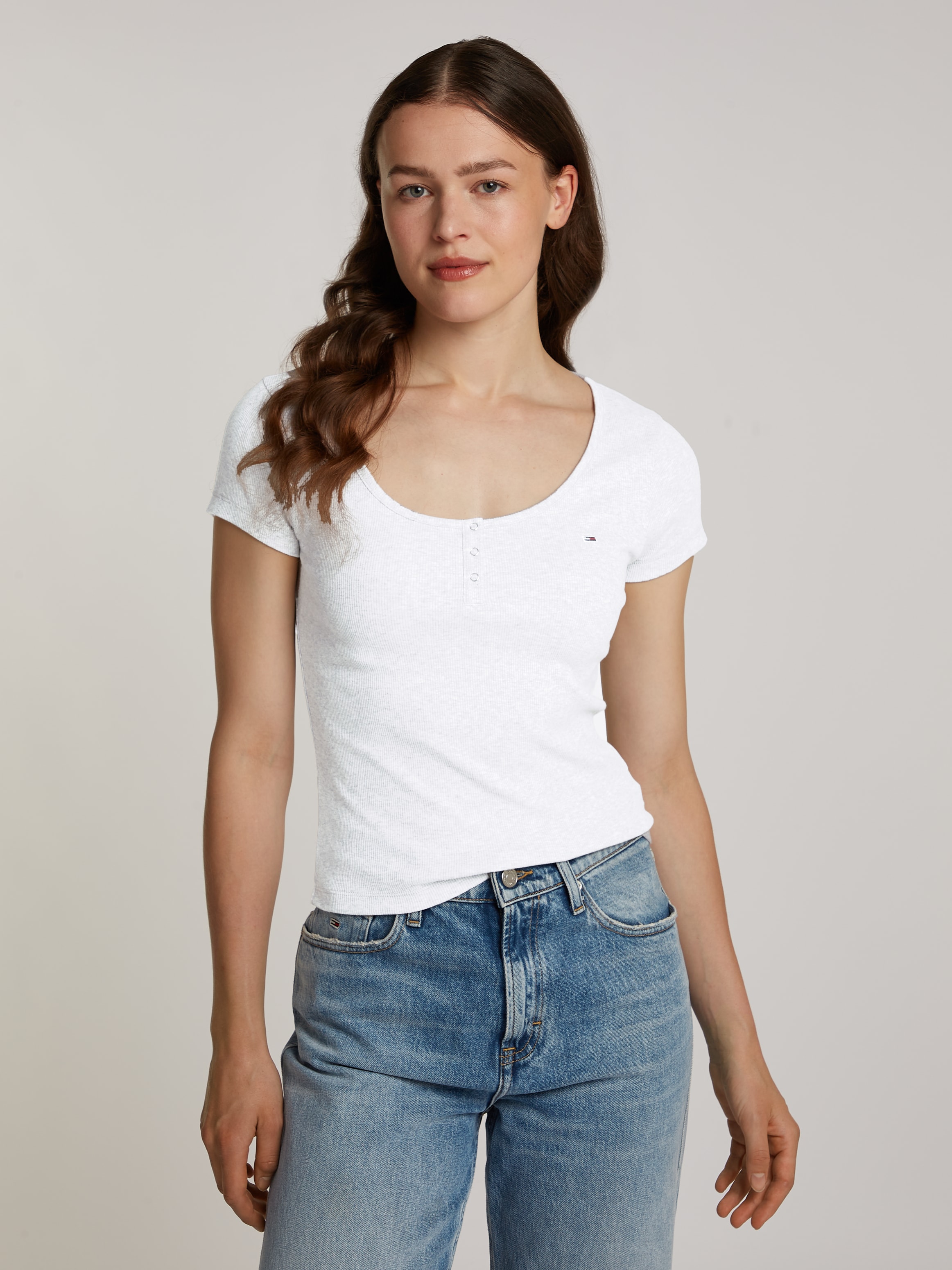 Tommy Jeans T-Shirt »TJW 2PACK HENLEY SS RIB TEE«, mit Tommy Jeans Markenlabel