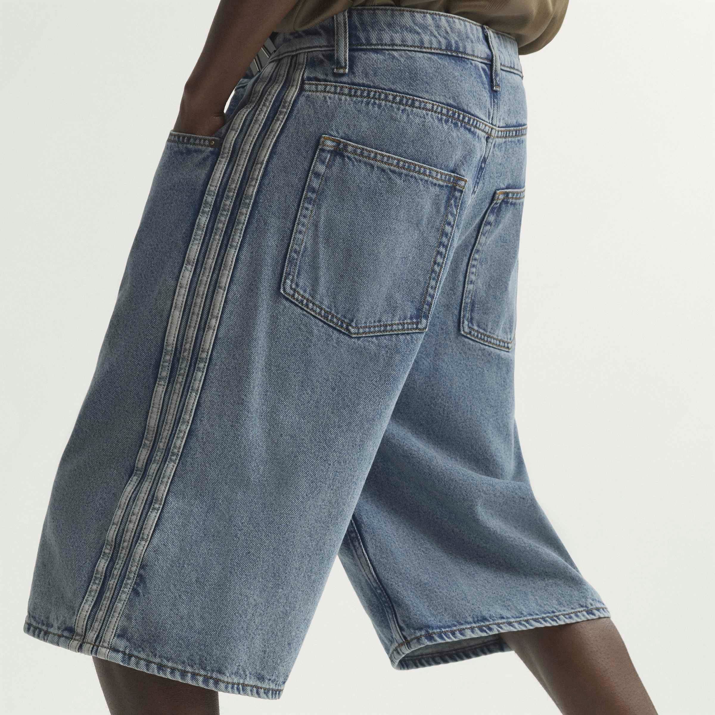 adidas Originals Bermuda en jean »FIREBIRD ADICOLOR DENIM-JORTS MITTELHOHER BUND BEIN GERADE GESCHNITTEN«