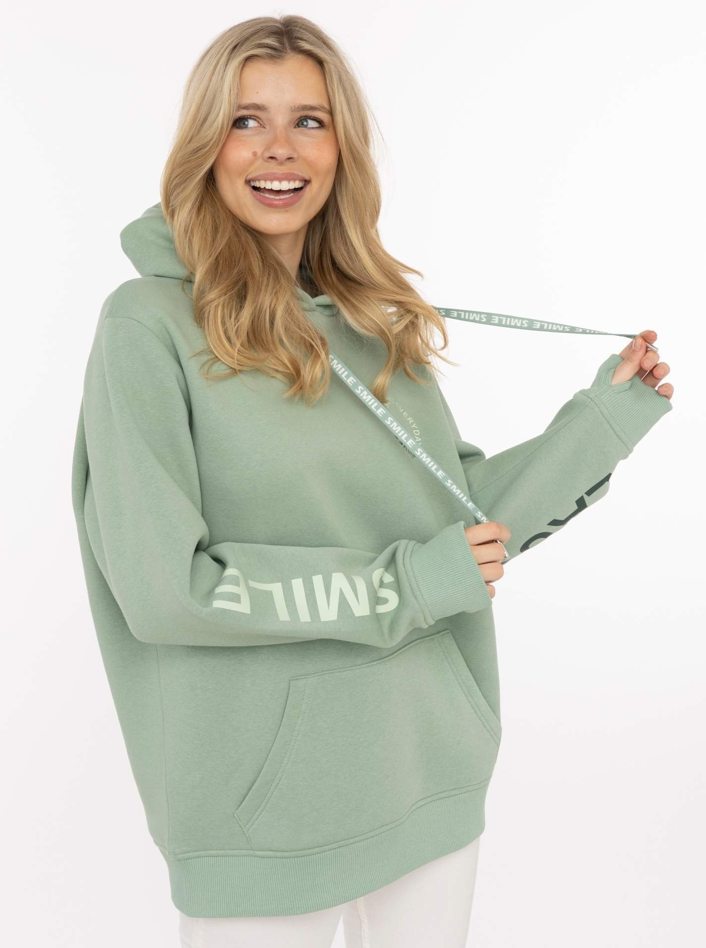 Image of Zwillingsherz Hoodie ""SMILE & LAUGH"", Print am Arm und Brust, Kapuze mit bedruckter Kordel, Kängurutasche