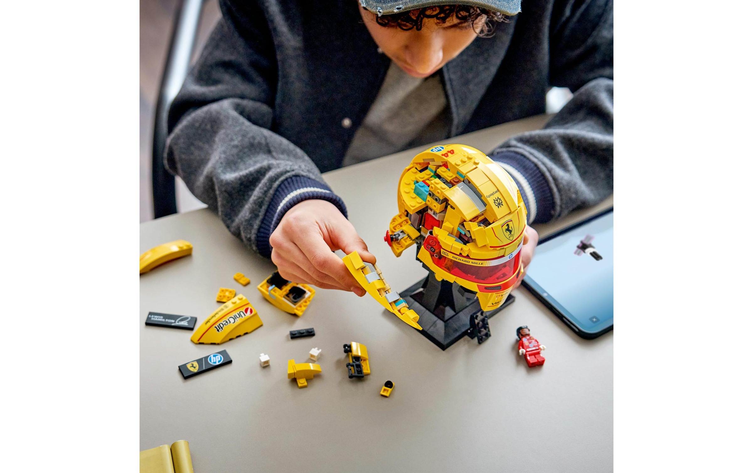 LEGO® Konstruktionsspielsteine »Scuderia Ferrari HP Lewis Hamilton Helm (43022)« LEGO Editions Formula 1