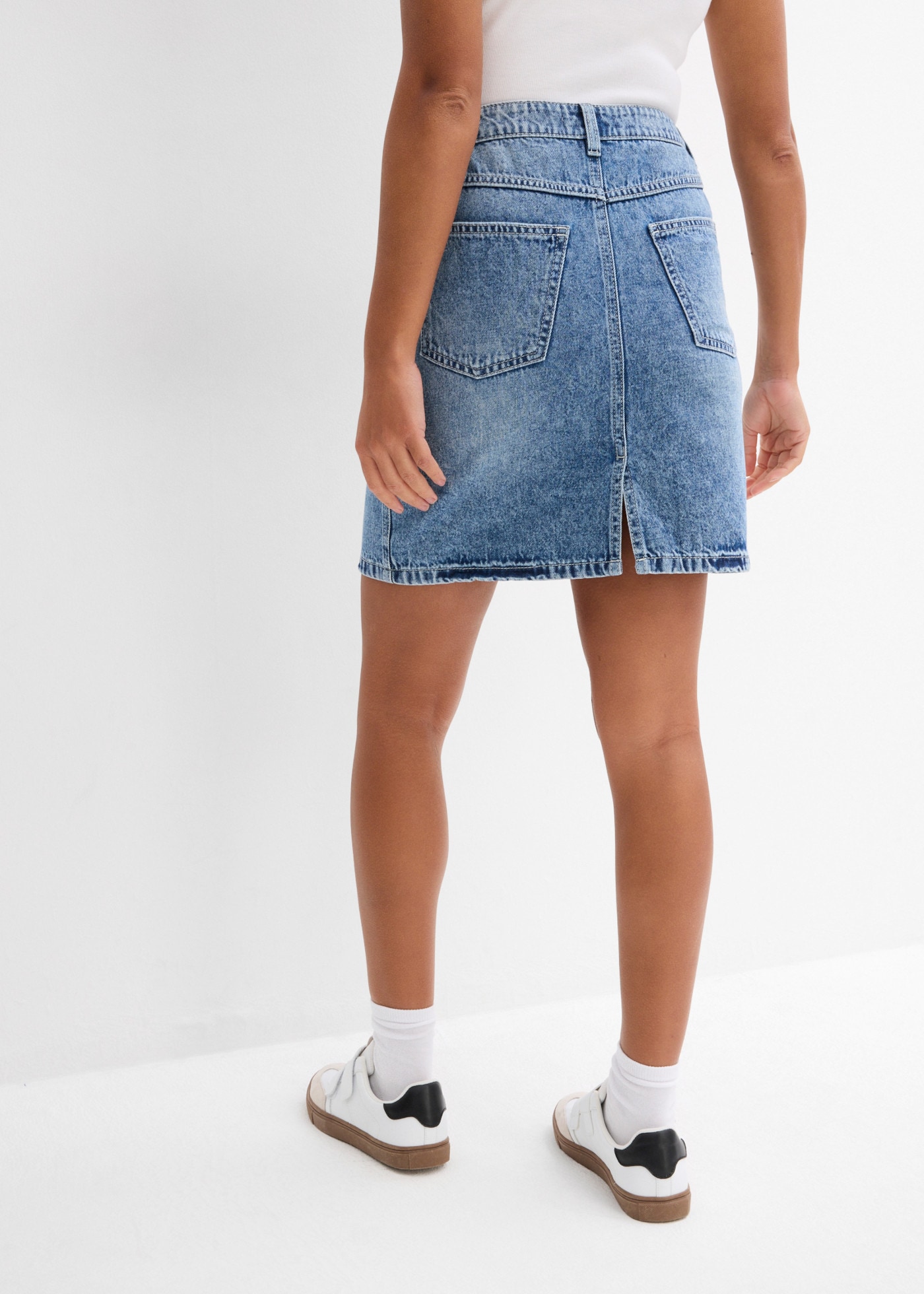 bonprix Jupe en jean coupe regular fit, avec fente arrière, en coton