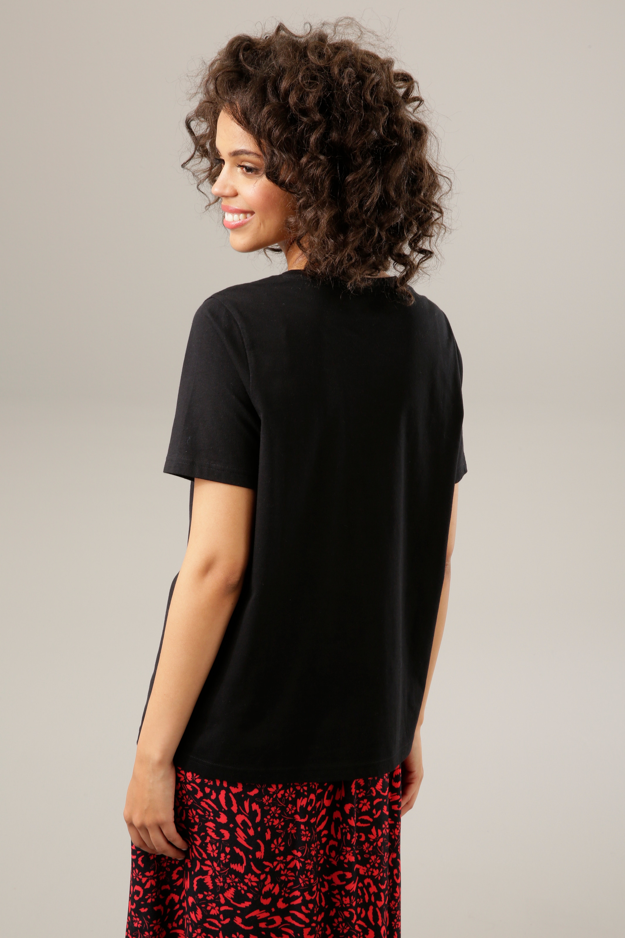 ♕ Aniston CASUAL T-Shirt, mit aus Kordel Kopf versandkostenfrei kunstvollem auf Stickerei und