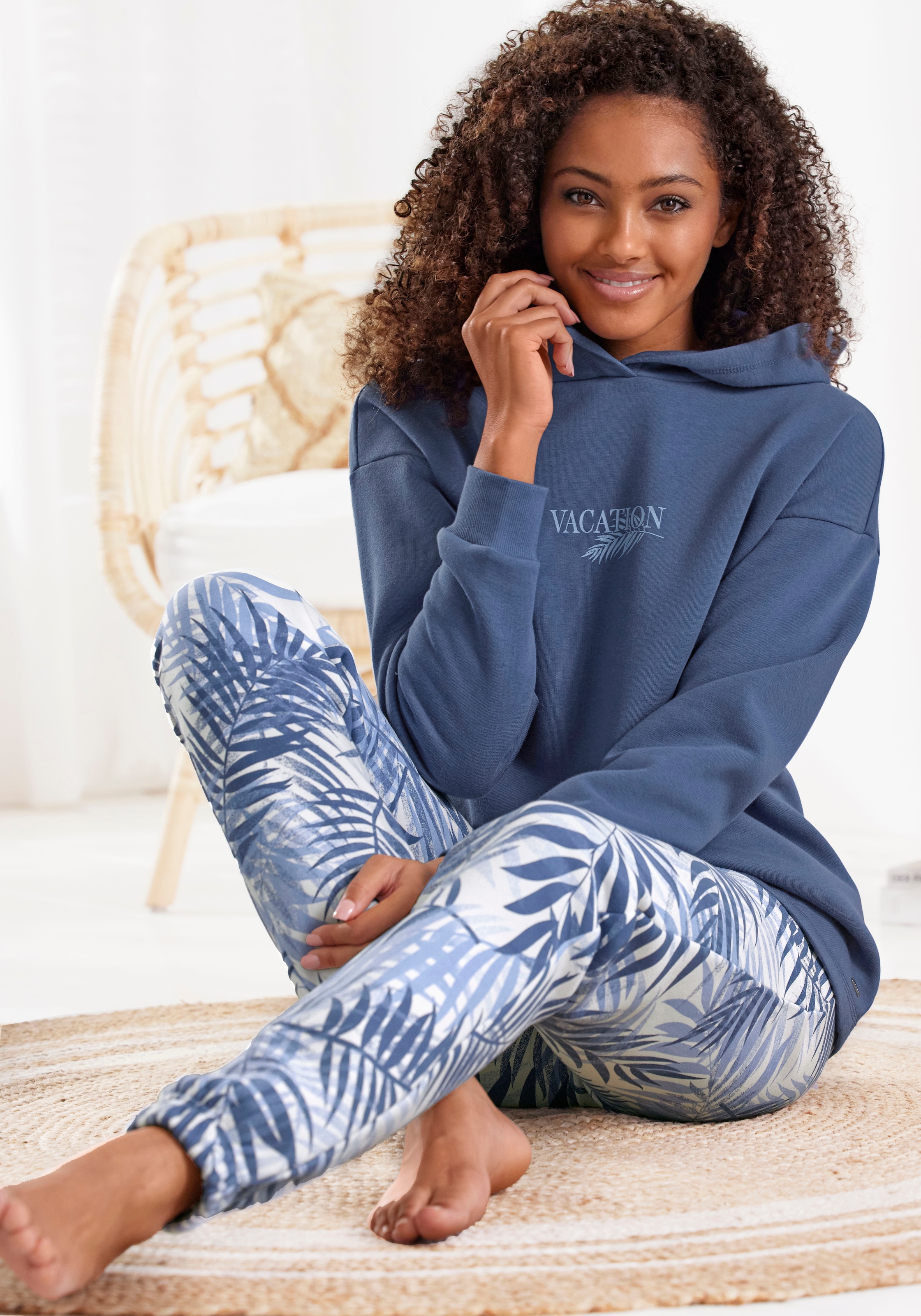 LASCANA Hoodie, (1 tlg.), Kapuzensweatshirt, Loungeshirt mit Frontprint, Loungewear