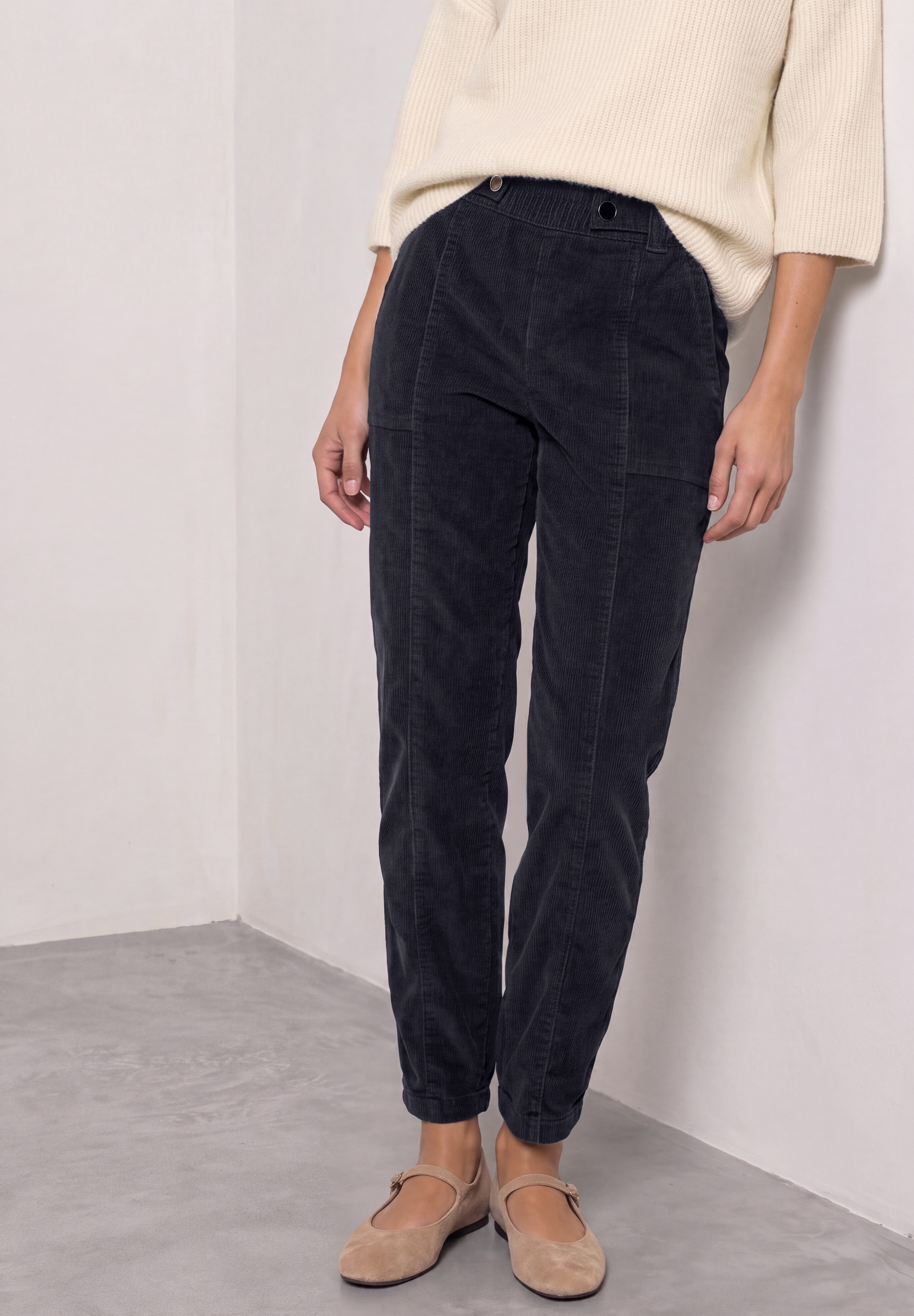 Image of STREET ONE Cordhose "Style Karlie" Barrel Leg / Elastikbund / mit Stretch