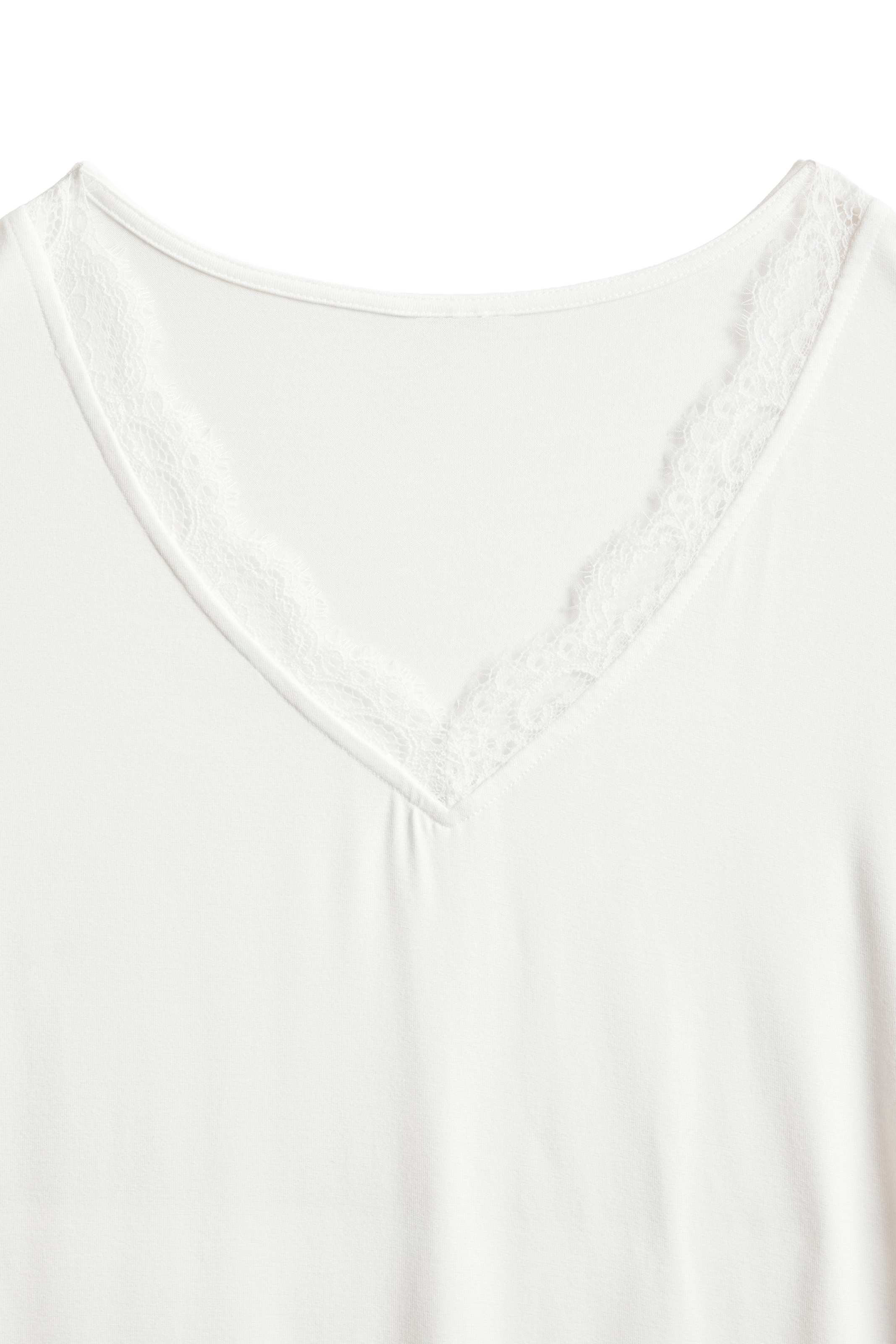 LASCANA T-shirt en V »mit Spitze« en viscose agréable