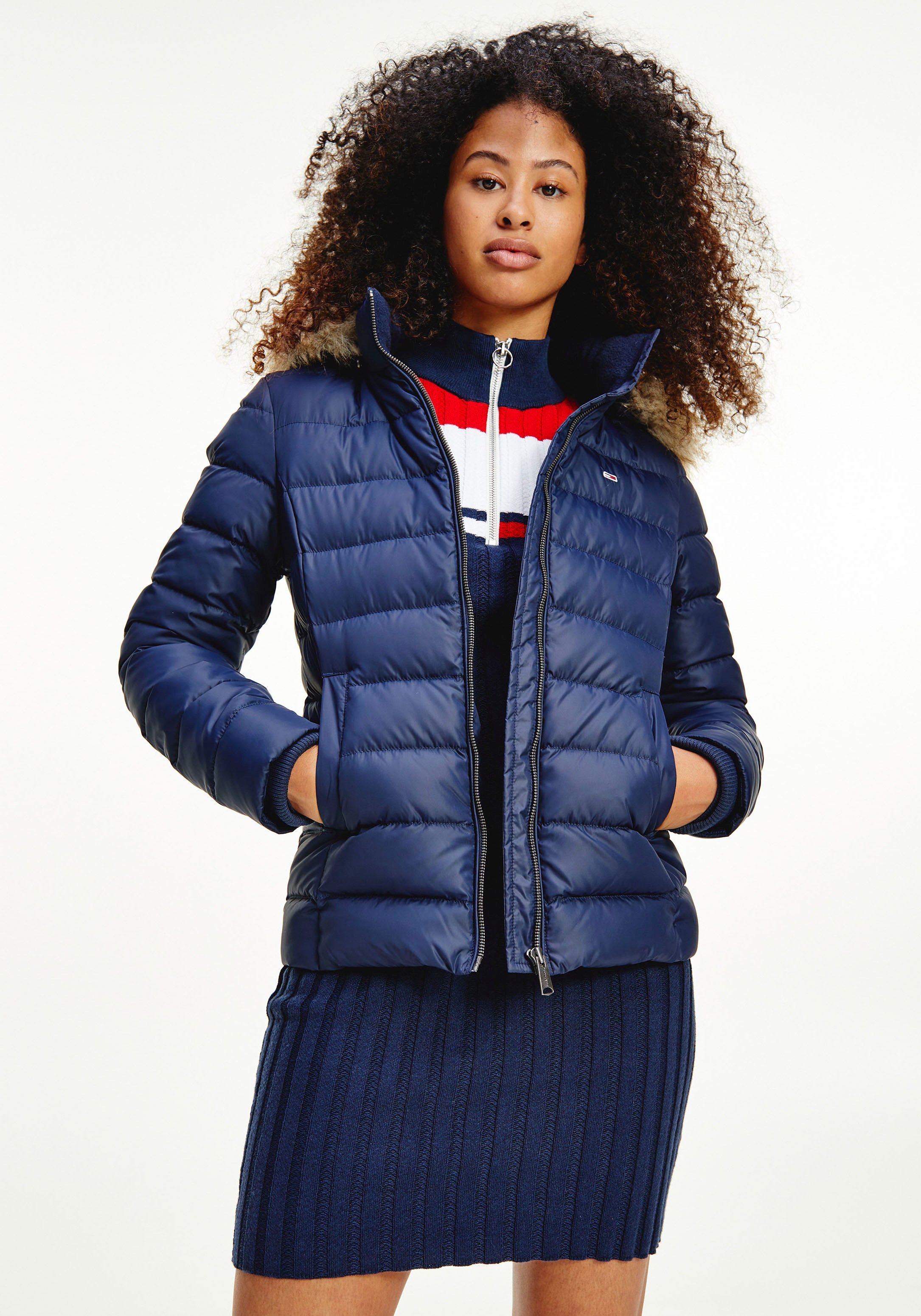 Image of Tommy Jeans Daunenjacke »TJW BASIC HOODED DOWN JACKET«, mit Fellimitat an der Kapuze & Tommy Jeans Logo-Flag bei Ackermann Versand Schweiz