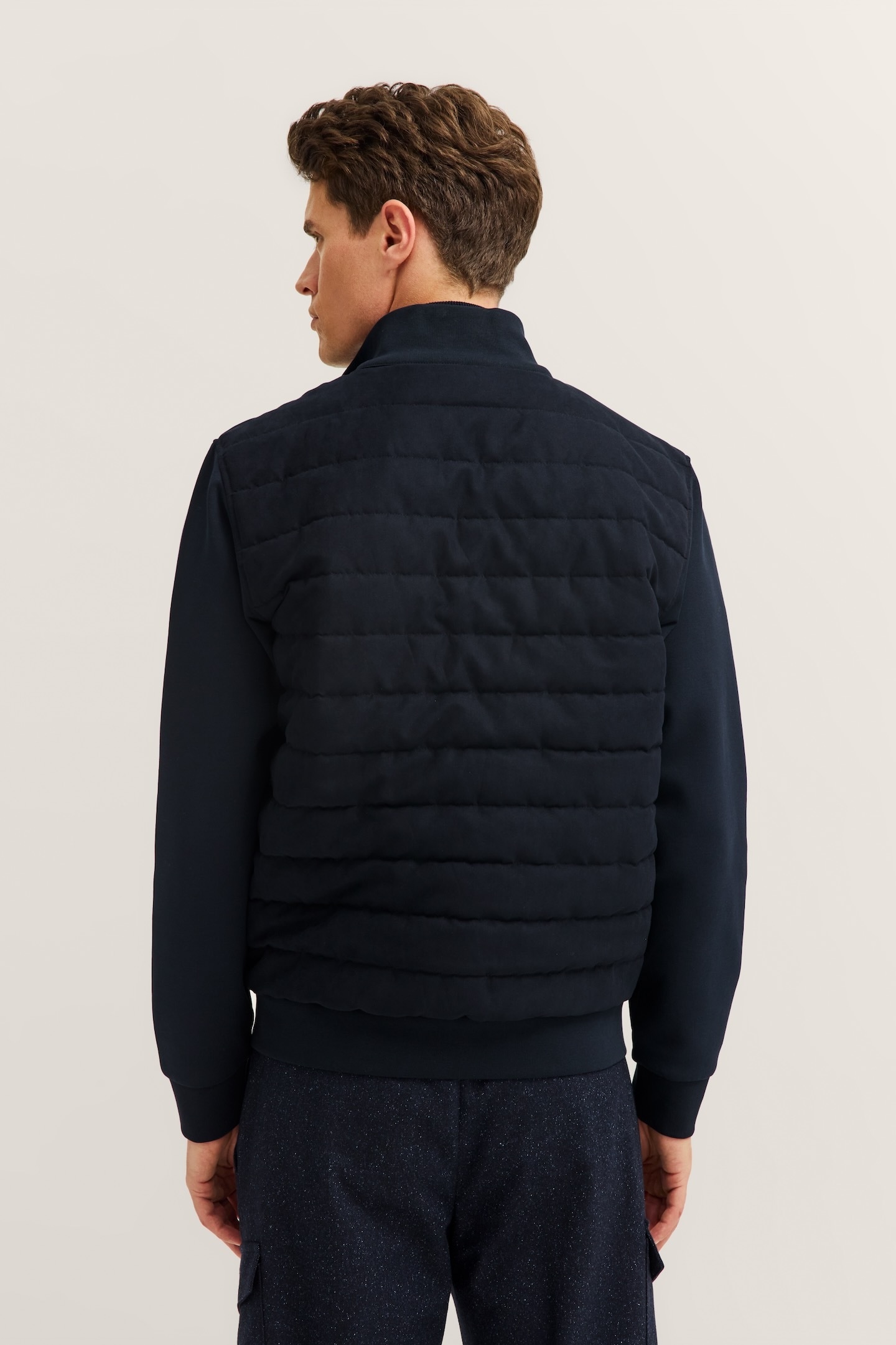 bugatti Sweatjacke »Regular Fit« mit Quersteppung aus einem Baumwollmix
