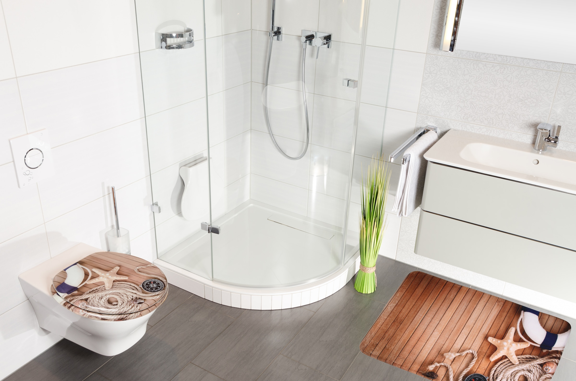 Sanilo Set d'accessoires de salle de bain »Maritime« bestehend aus WC-Sitz, Badteppich, Stöpsel, Seifenspender, WC-Bürste