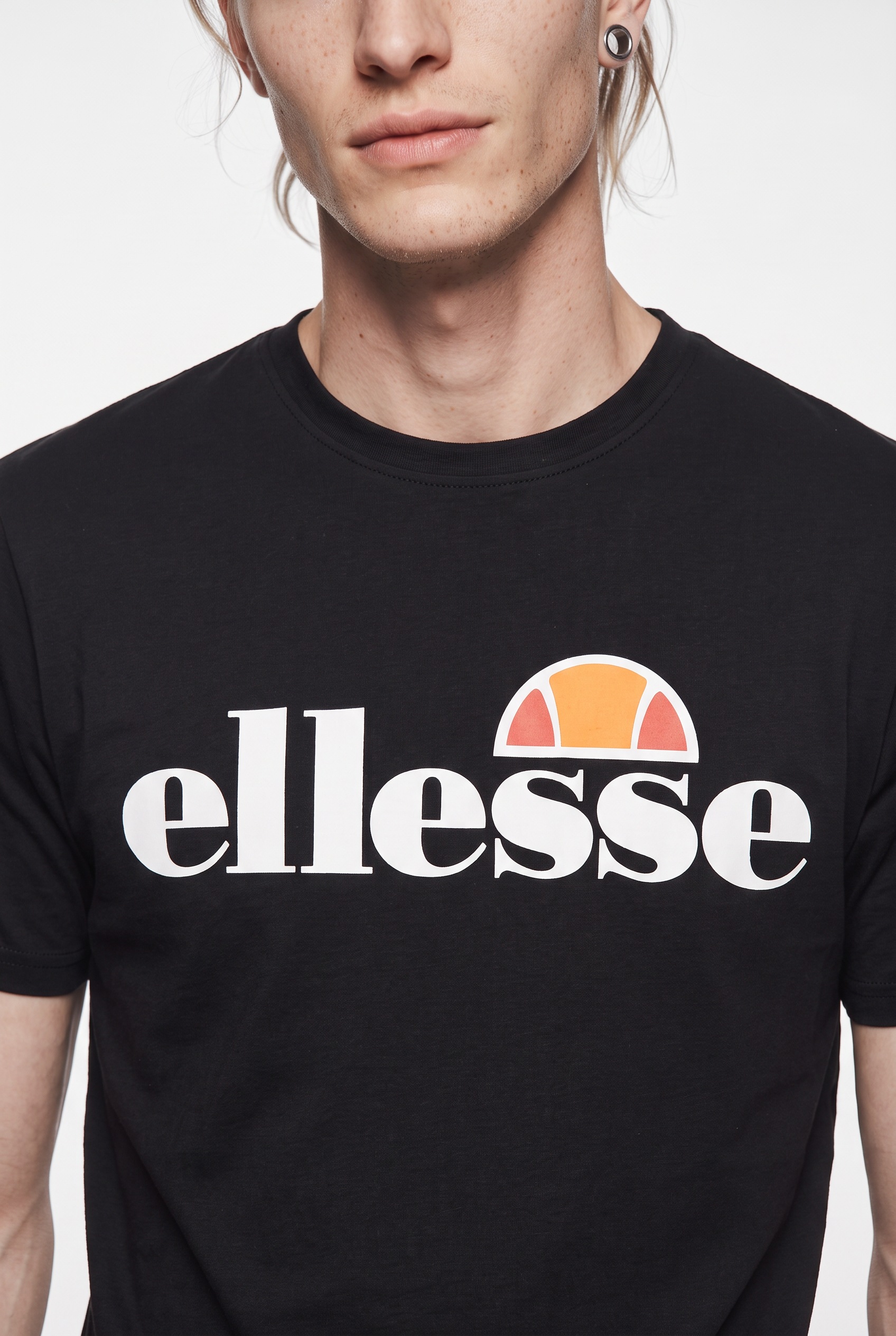 Ellesse T-shirt »SL PRADO TEE« avec impression de logo, manches courtes, coupe basique ajustée, coupe à la hauteur des hanches