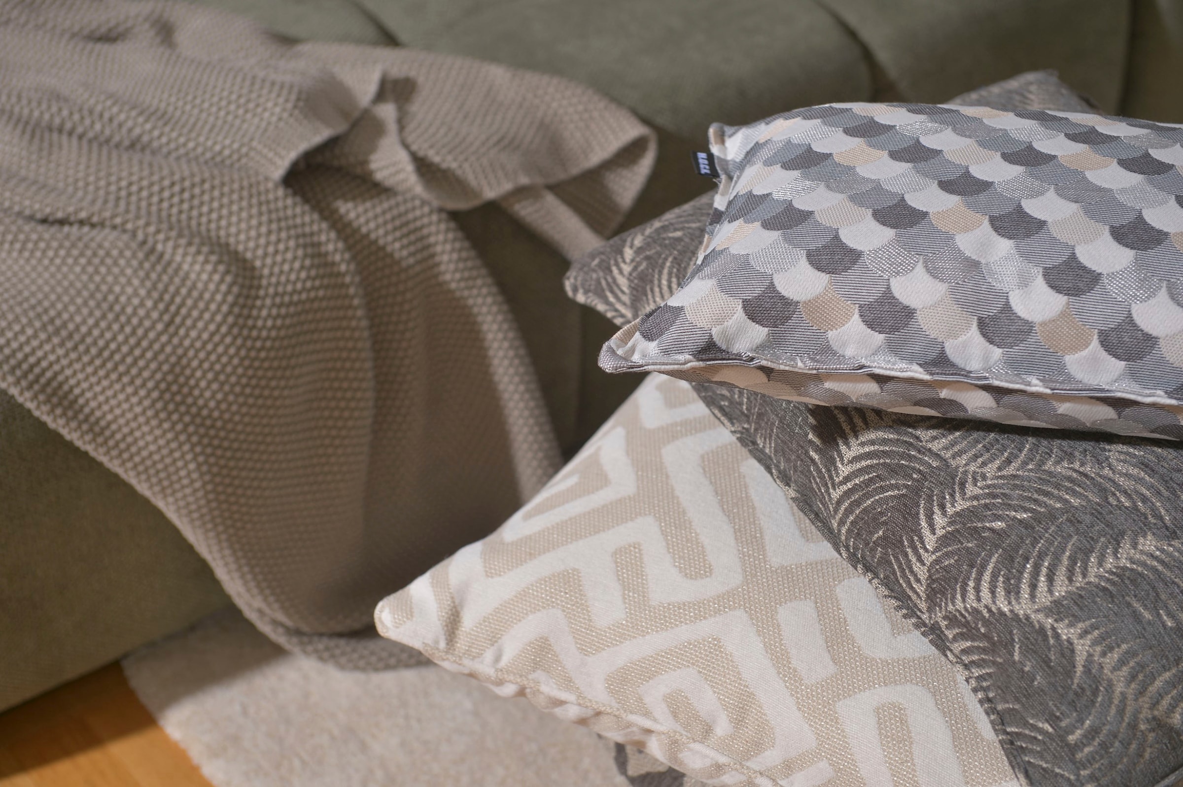 H.O.C.K. Dekokissen »Nelly« mit Blätter-Muster, Kissenhülle mit Füllung, 1 Stück