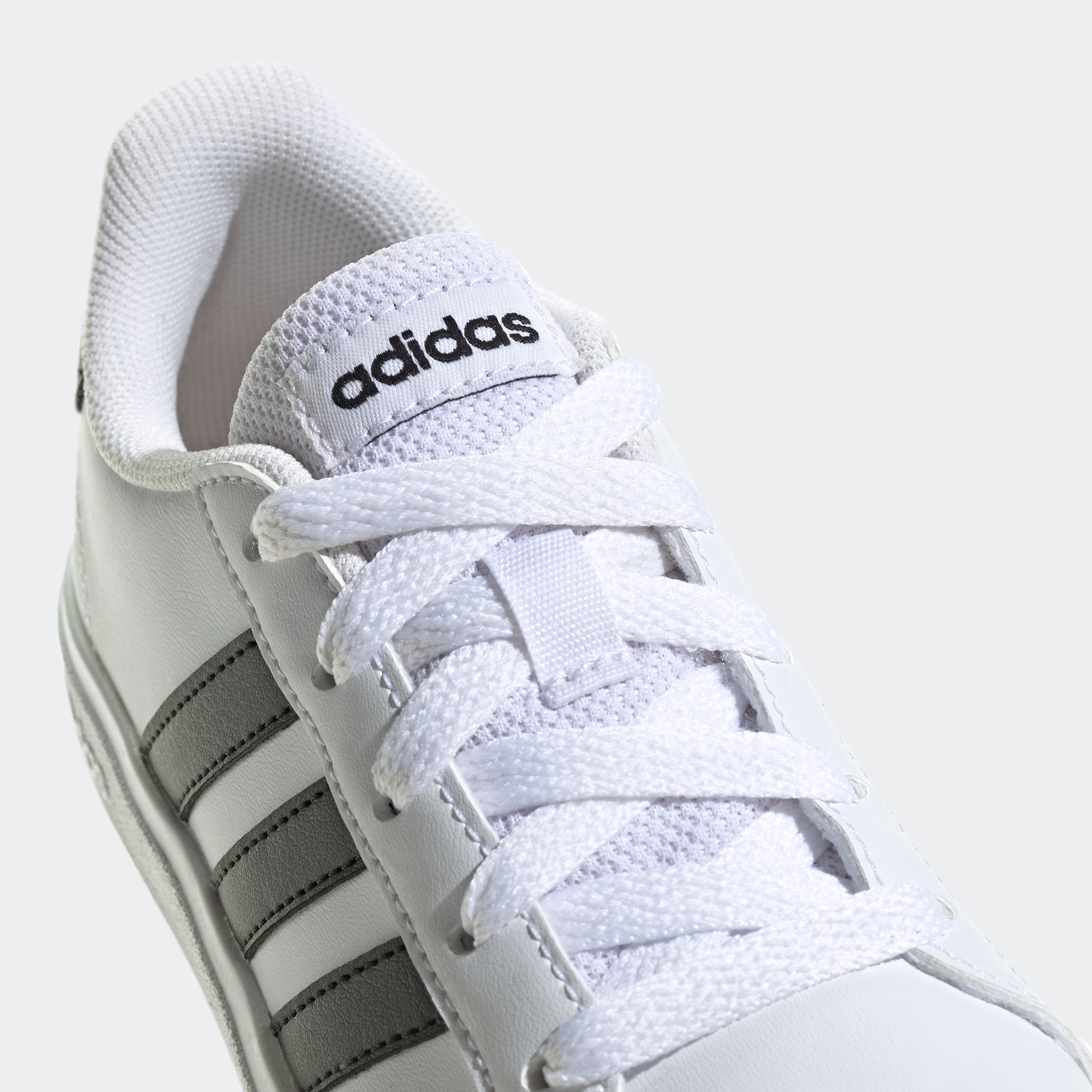 adidas Sportswear Sneaker »GRAND COURT LIFESTYLE TENNIS LACE-UP«, Design auf den Spuren des adidas Superstar