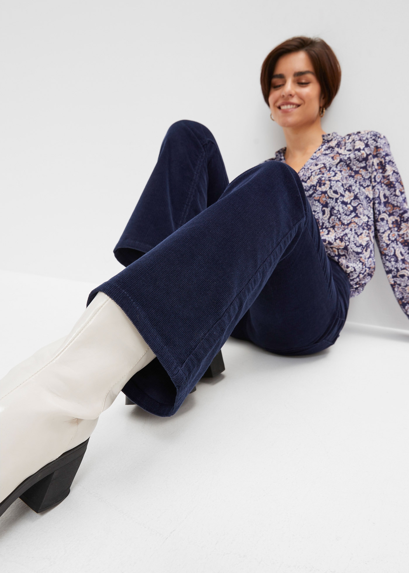 bonprix Cordhose »Stretch-Cordhose, Bootcut«  aus Baumwolle mit Elasthan, Regular Fit, Bootcut-Beinform