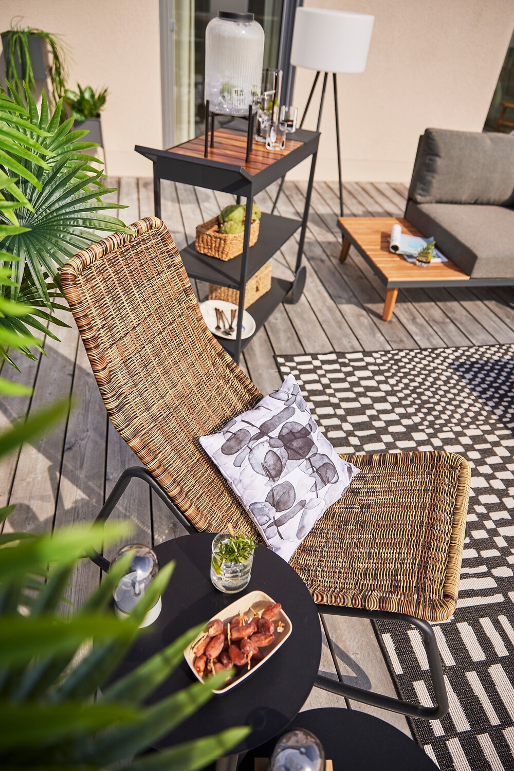 WOOOD Gartenstuhl »Tom gecoatetes Rattan mit Metallgestell, H 97 x B 51 x T 95 cm« () 1 Stk.Verstärkender Querstrebe, Tragkraft 150 kg, einfach zu montierbar
