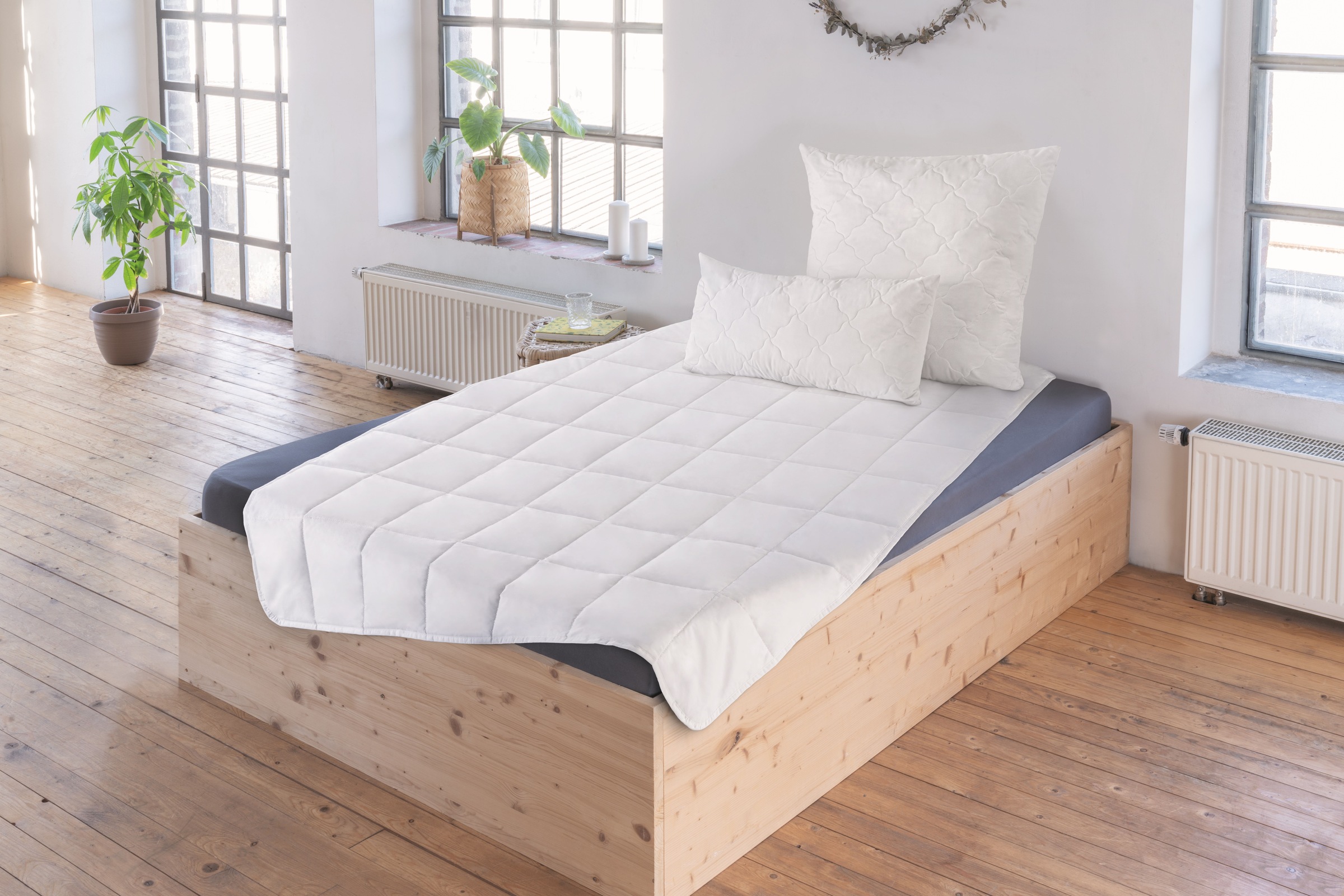 Image of Schiesser Microfaserbettdecke »Schiesser Leichtsteppdecke«, leicht, Füllung Polyester, Bezug Baumwolle, (1 St.), ideal für warme Sommernächte! bei Ackermann Versand Schweiz