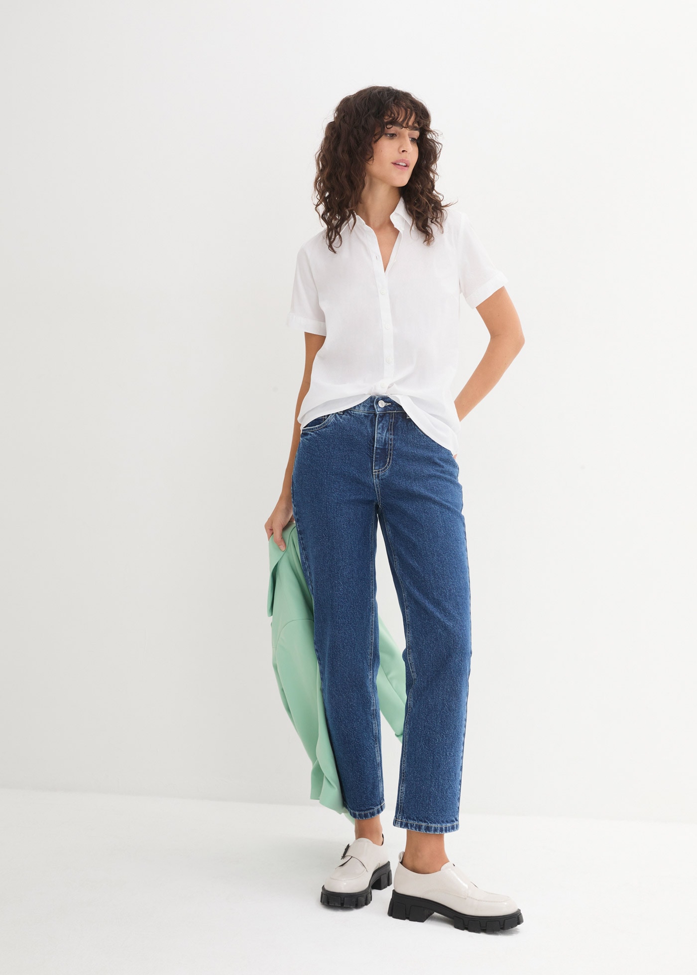 bonprix Kurzarmbluse »Stretch-Kurzarmbluse aus Baumwollmix« schmale Passform und Hemdblusenkragen