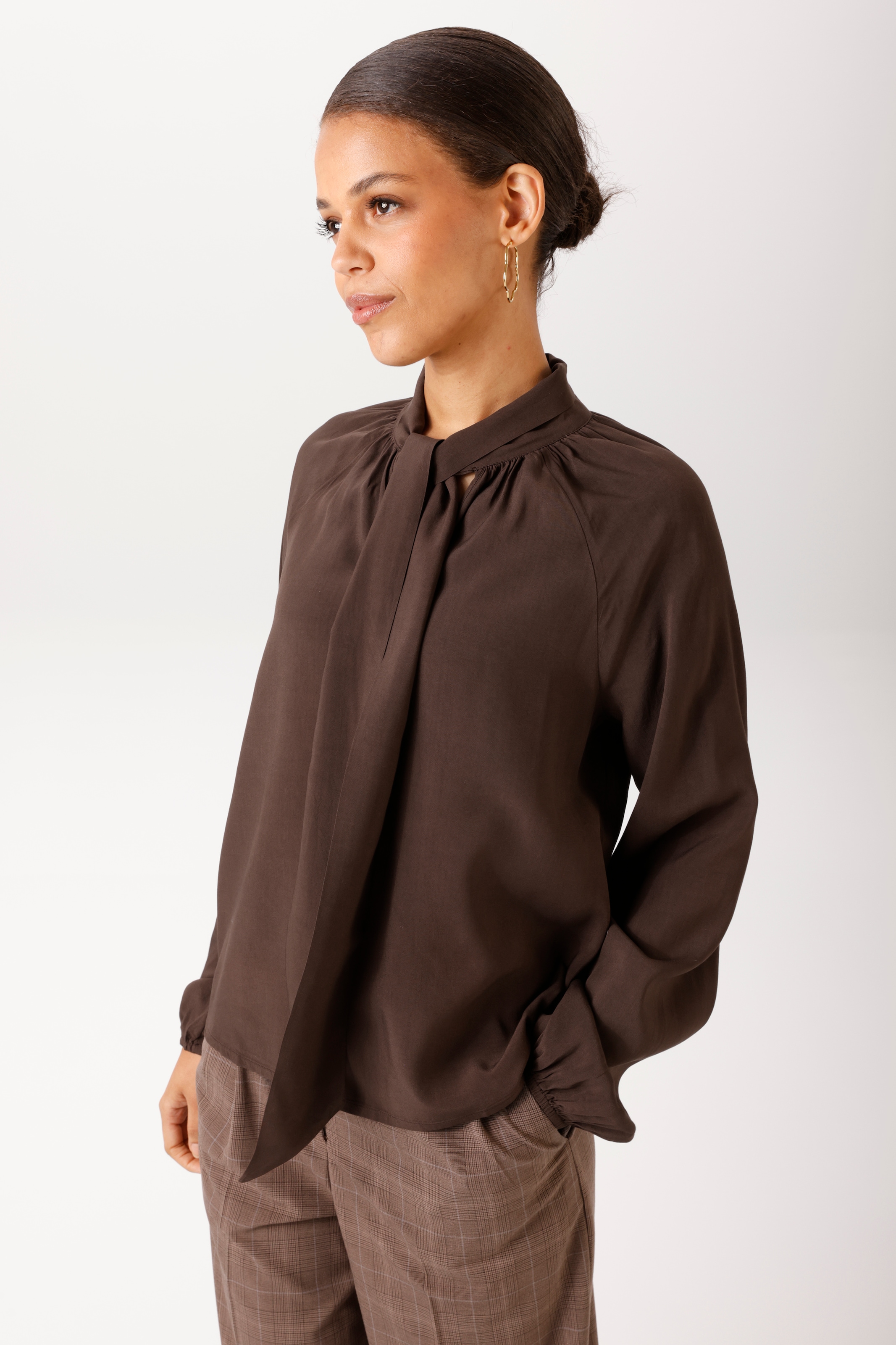 Image of Aniston CASUAL Schlupfbluse mit dekorativer Schluppe am V-Ausschnitt - NEUE KOLLEKTION
