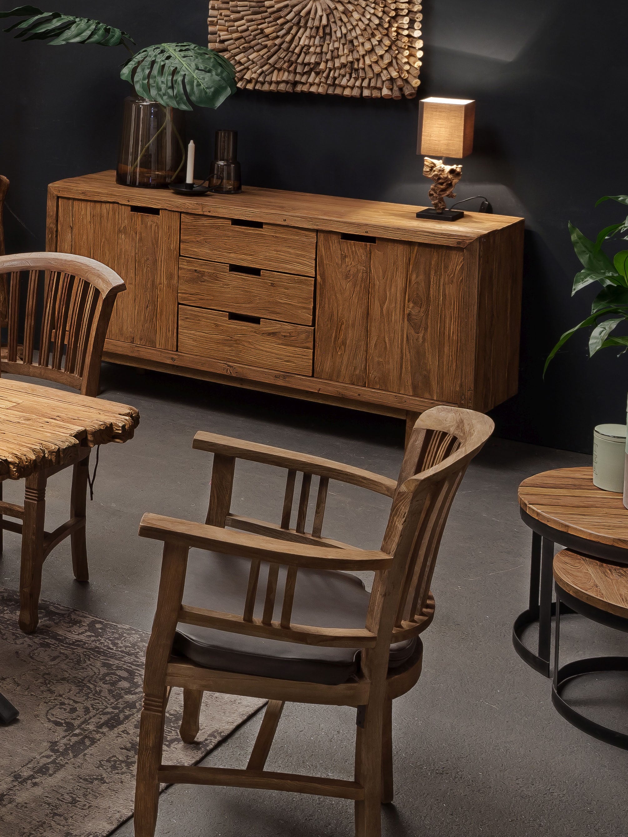Image of SIT Armlehnstuhl "Milazzo aus recyceltem Teakholz – Massivholz – Natur" () Massiver Brettsitz aus recyceltem Teakholz mit markanten Armlehnen