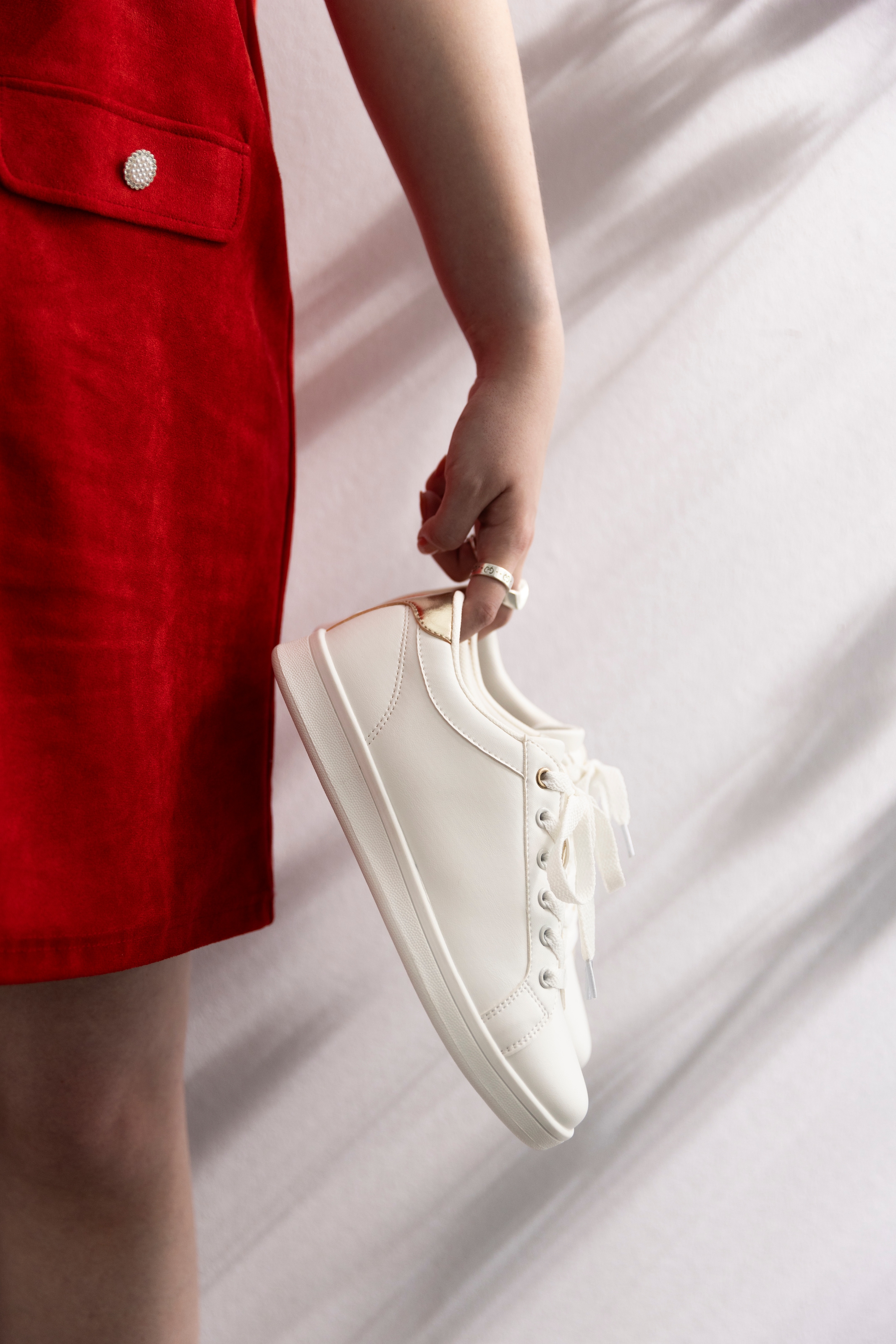 Aniston SHOES Sneaker, Schnürschuh, Freizeitschuh mit Metallic-Akzent - NEUE KOLLEKTION