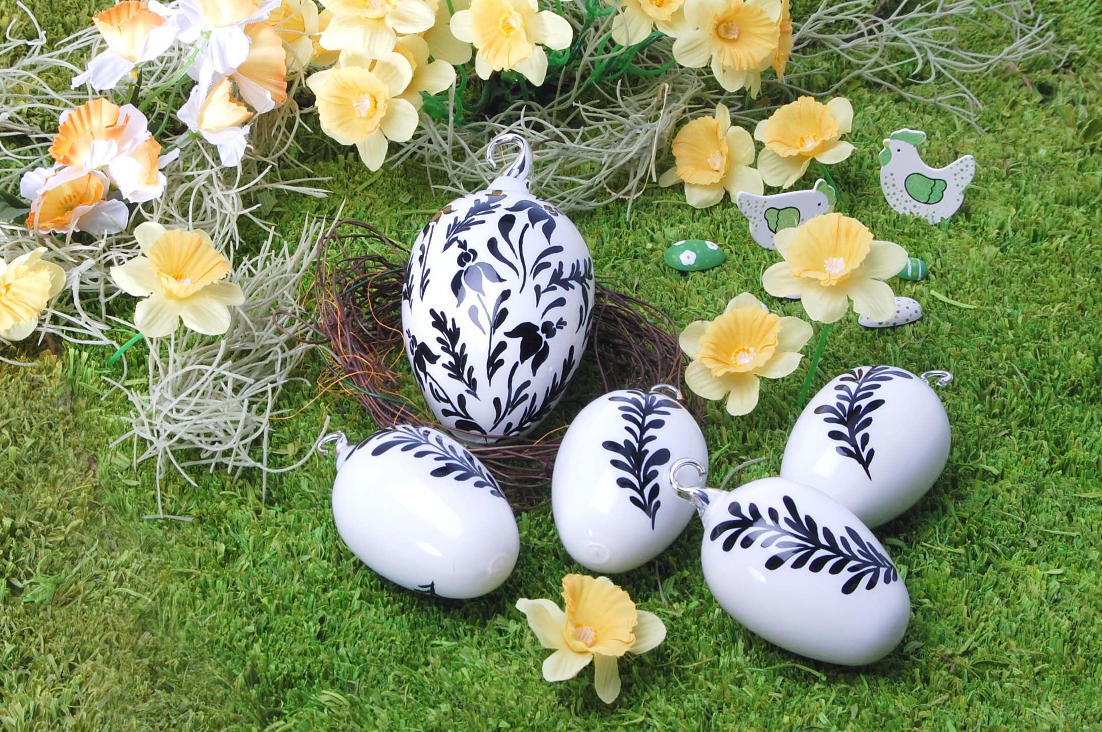 Krebs Glas Lauscha Osterei »Floral, elegantes Design schwarz-weiss, Osterdekoration, Frühling« Mundgeblasenes und handbemaltes Glas, Made in Germany