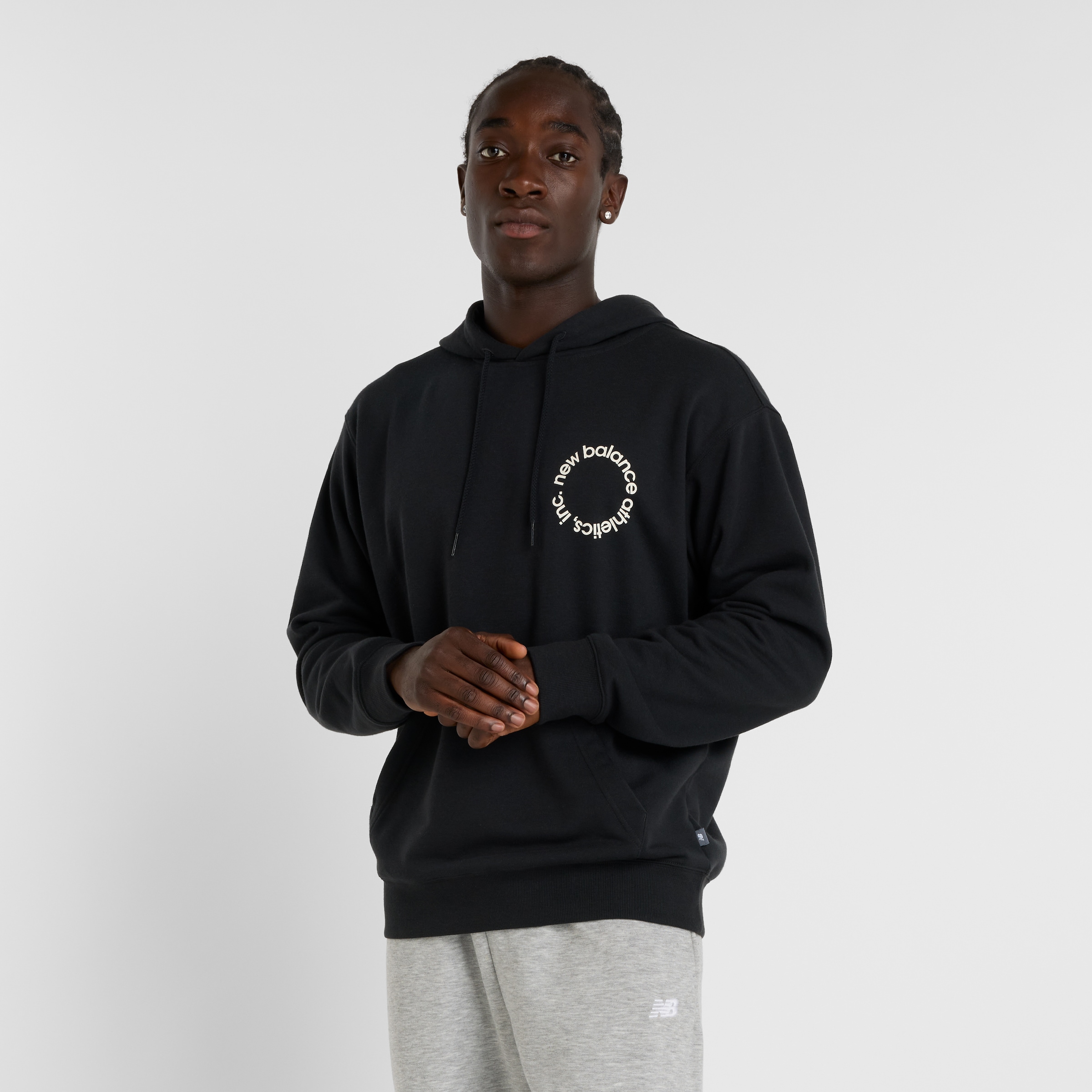 Image of New Balance Kapuzensweatshirt "Circular Logo Hoodie", mit Kapuze, aus Baumwolle und Polyester, in den Grössen S bis XXL