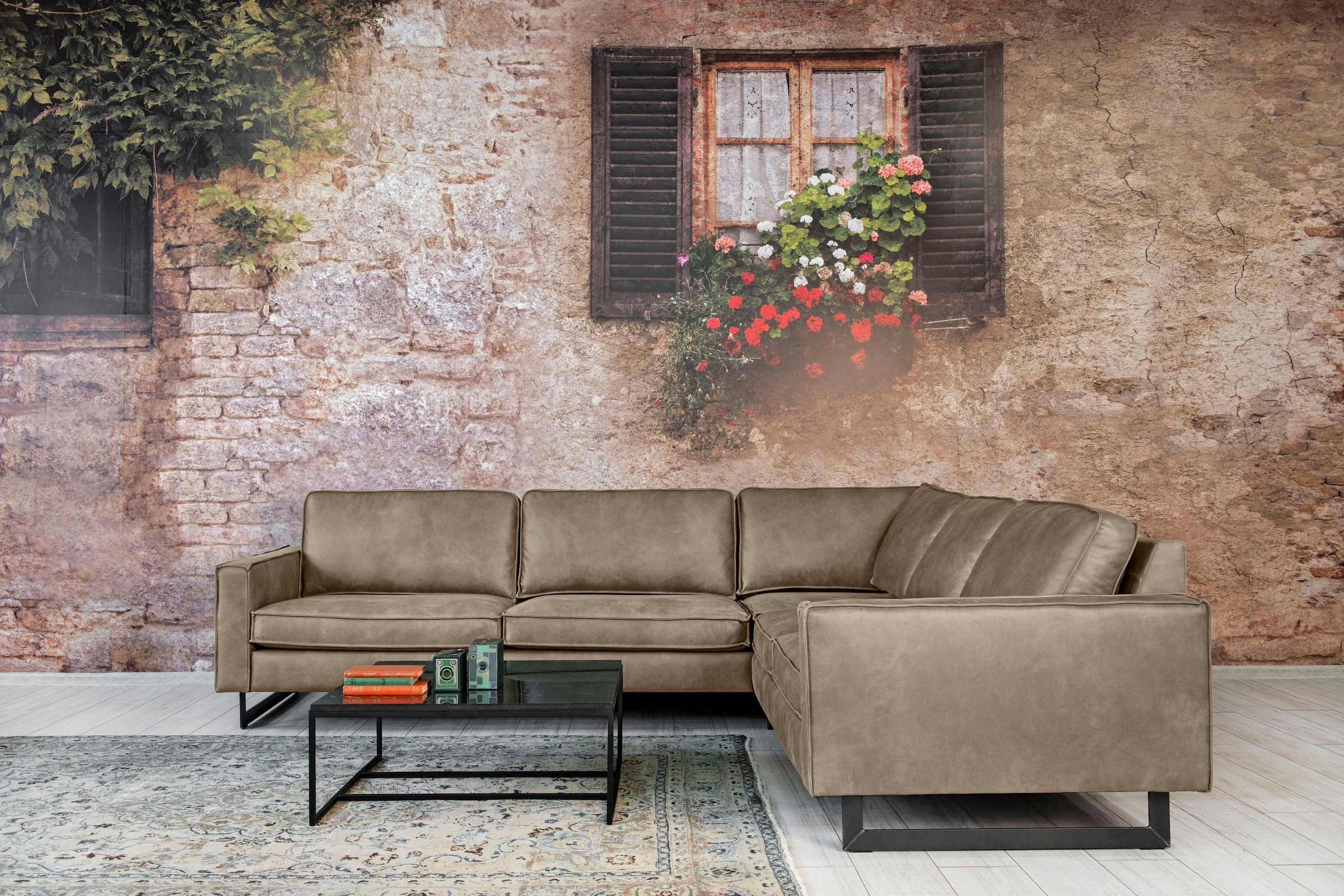 Places of Style Ecksofa »Pinto, XXL, 250/290 cm, langer Schenkel, Ottomane«, Cord, Chenille, Lederoptik, mit Keder, Metallfüsse, Wellenunterfederung