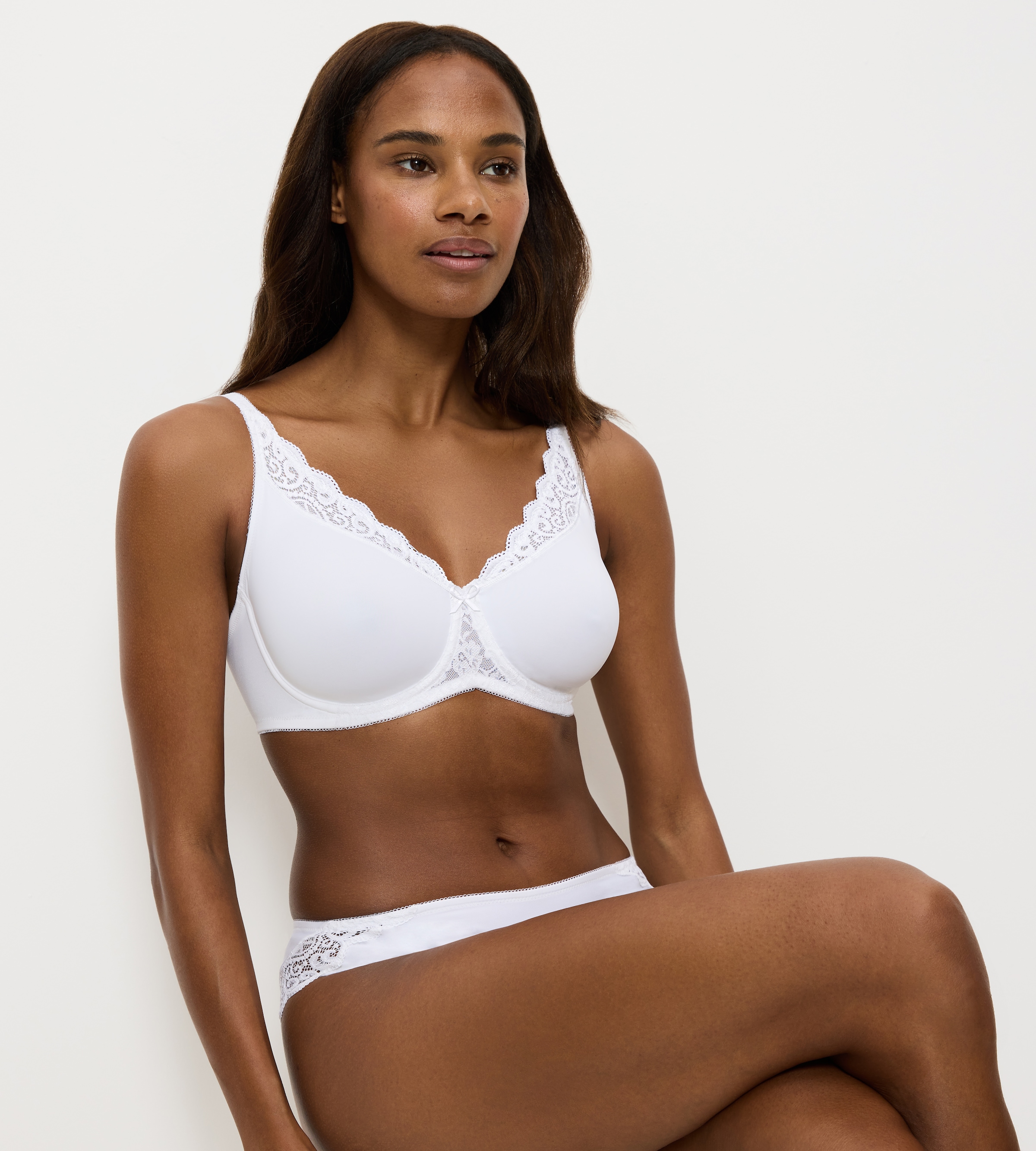 Triumph Soutien-gorge à armatures »Amourette W01« réduit visuellement la poitrine d'une taille de bonnet